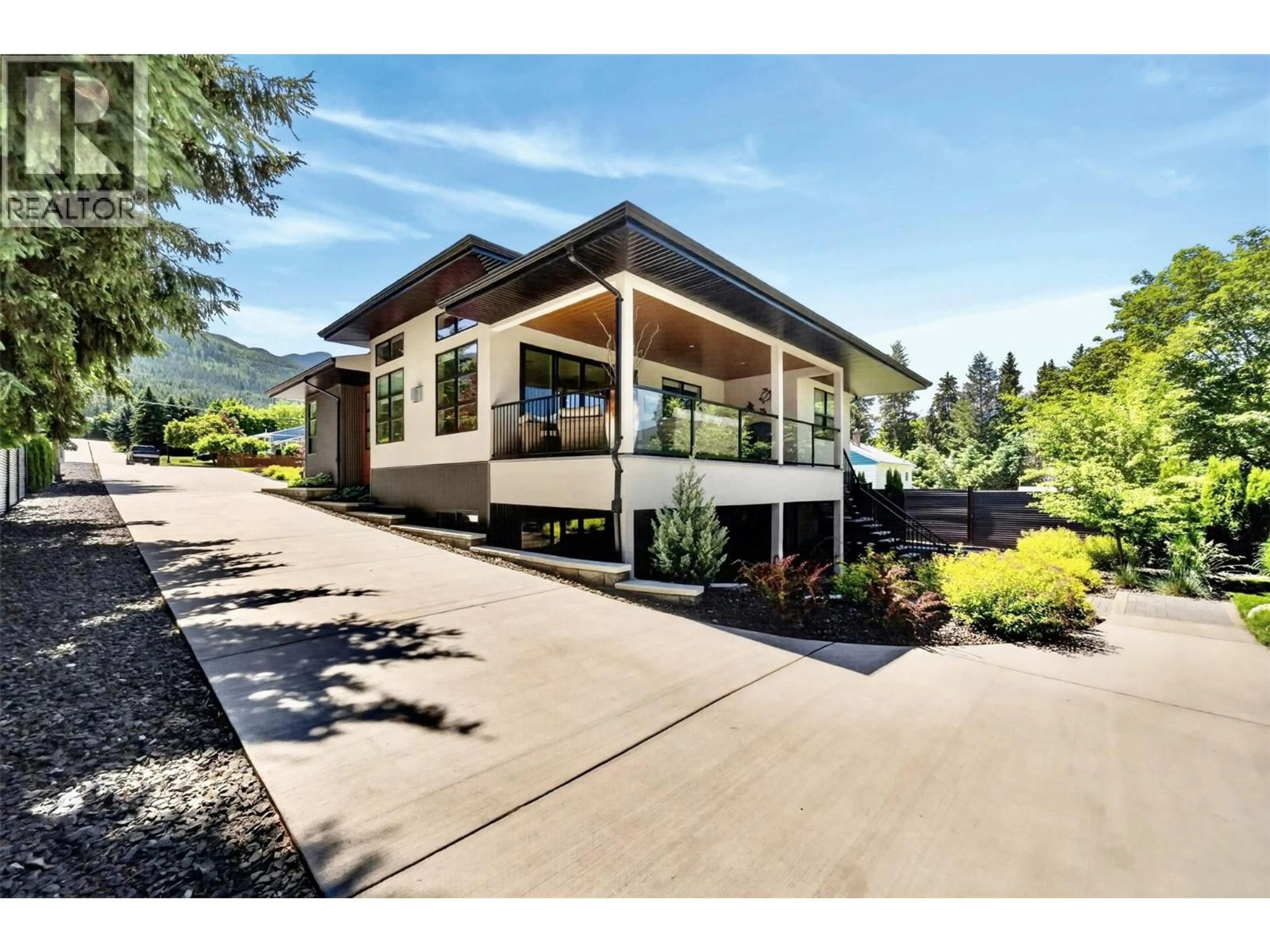 Home with vinyl exterior material, mountain view for 1201 20 AVENUE SOUTHWEST, Salmon Arm British Columbia V1E1L6