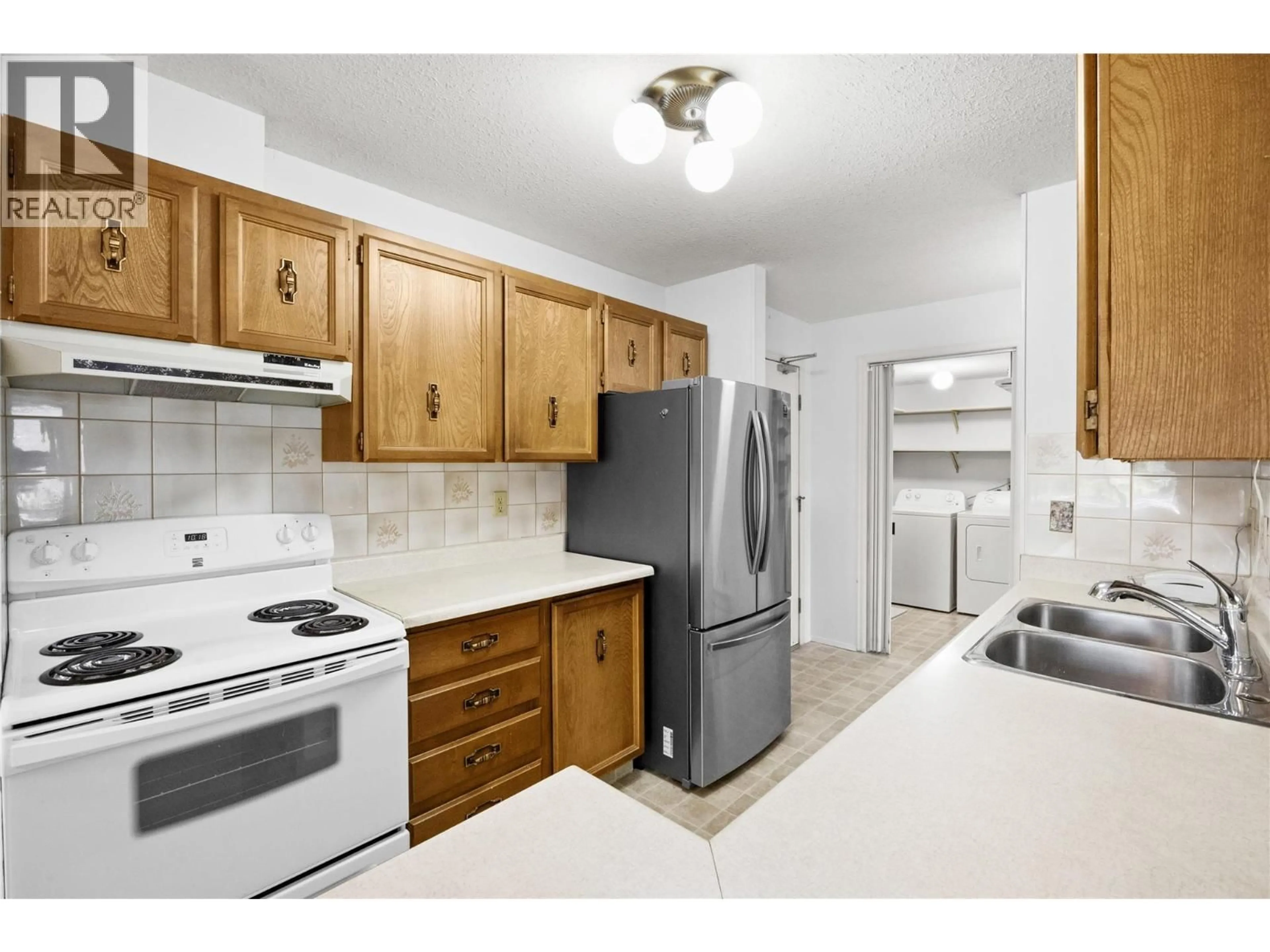 Standard kitchen, unknown for 202 - 740 WINNIPEG STREET, Penticton British Columbia V2A5N3