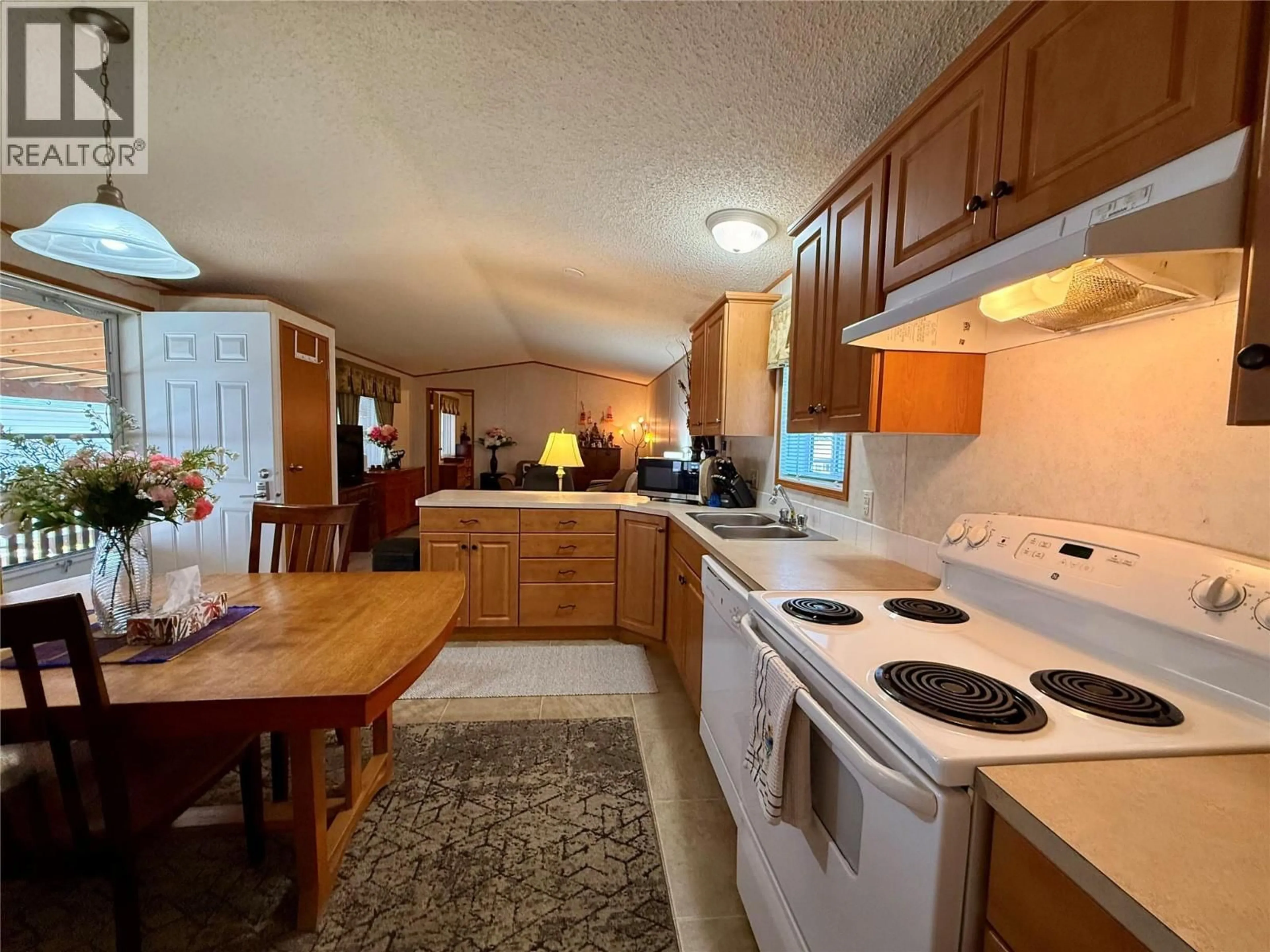 Standard kitchen, unknown for 47 SLALOM DRIVE, Fernie British Columbia V0B1M0