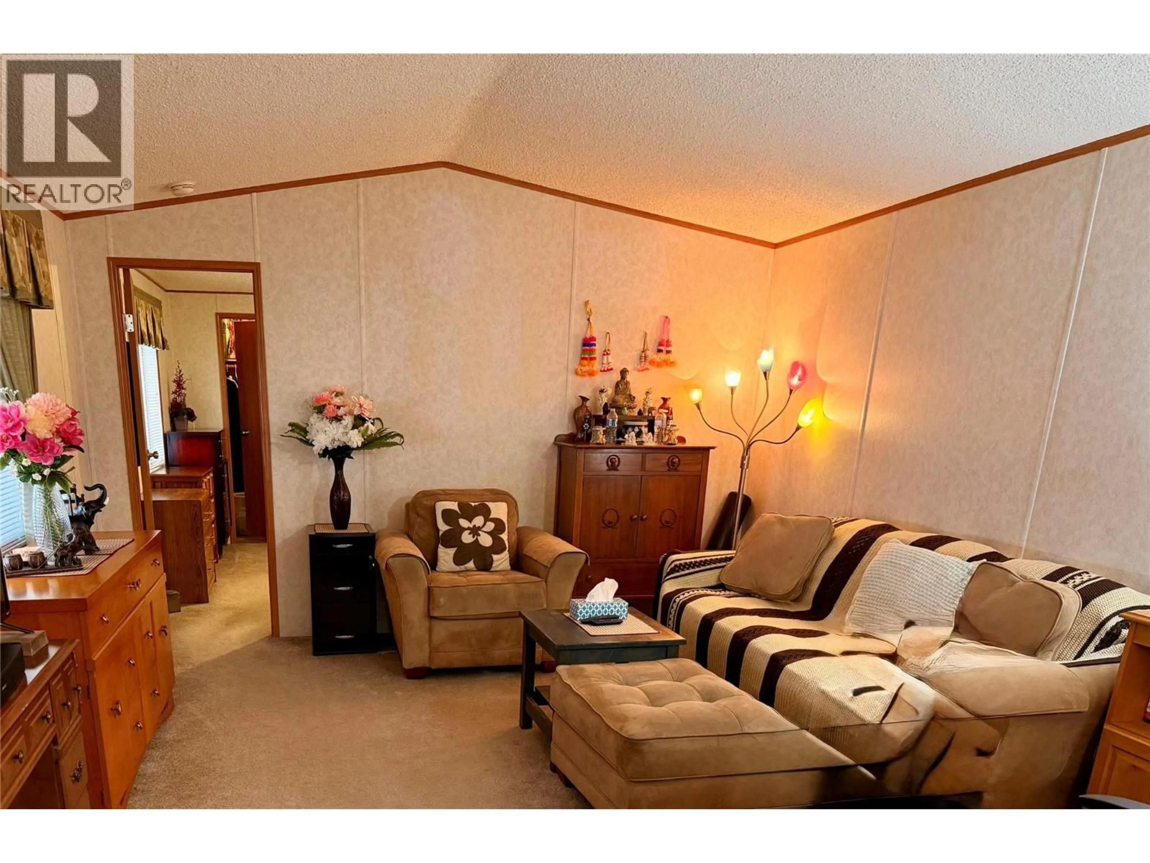 Living room with furniture, wood/laminate floor for 47 SLALOM DRIVE, Fernie British Columbia V0B1M0