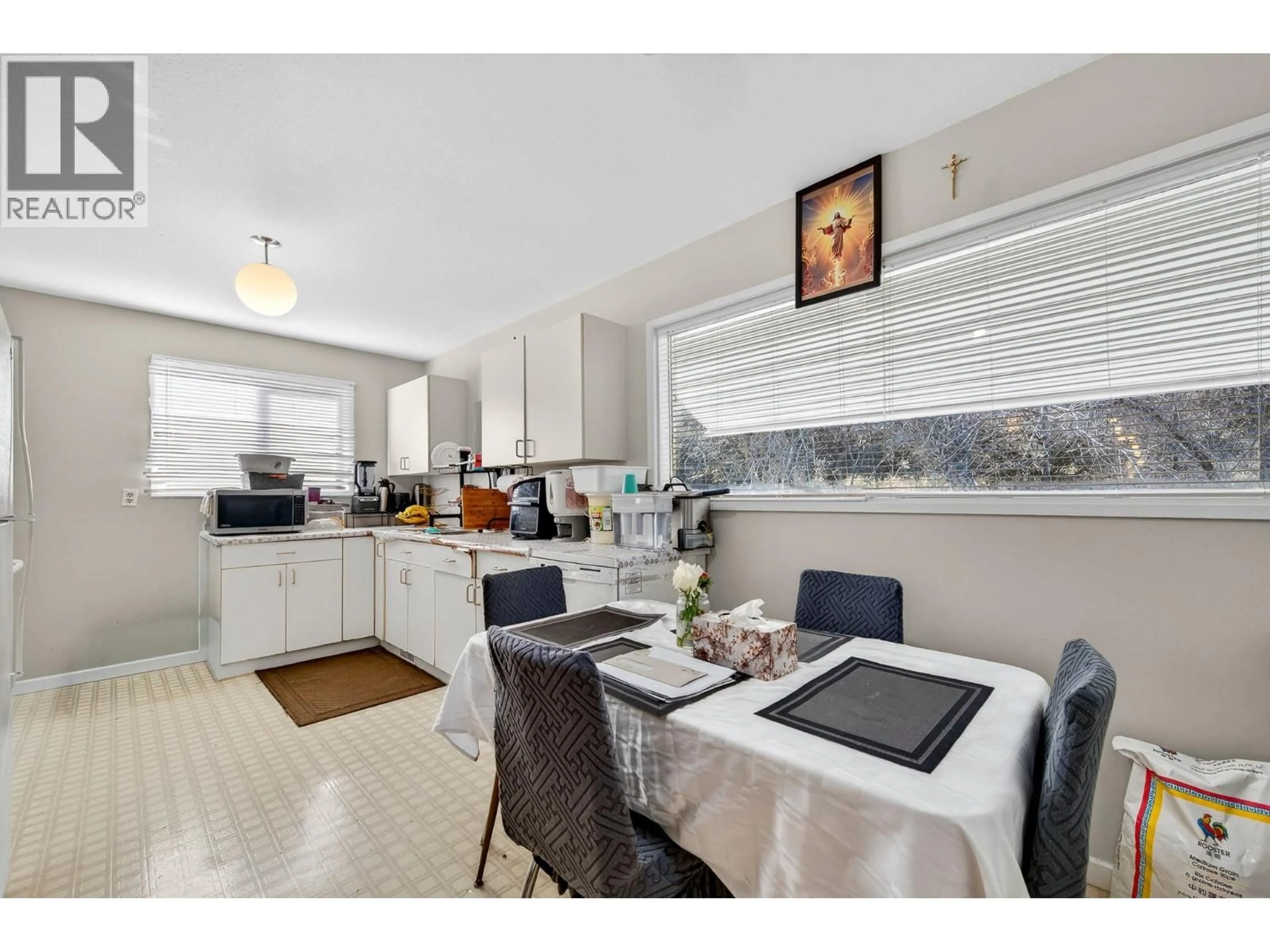 Open concept kitchen, unknown for 2070/2072 WESTSYDE ROAD, Kamloops British Columbia V2B7C2