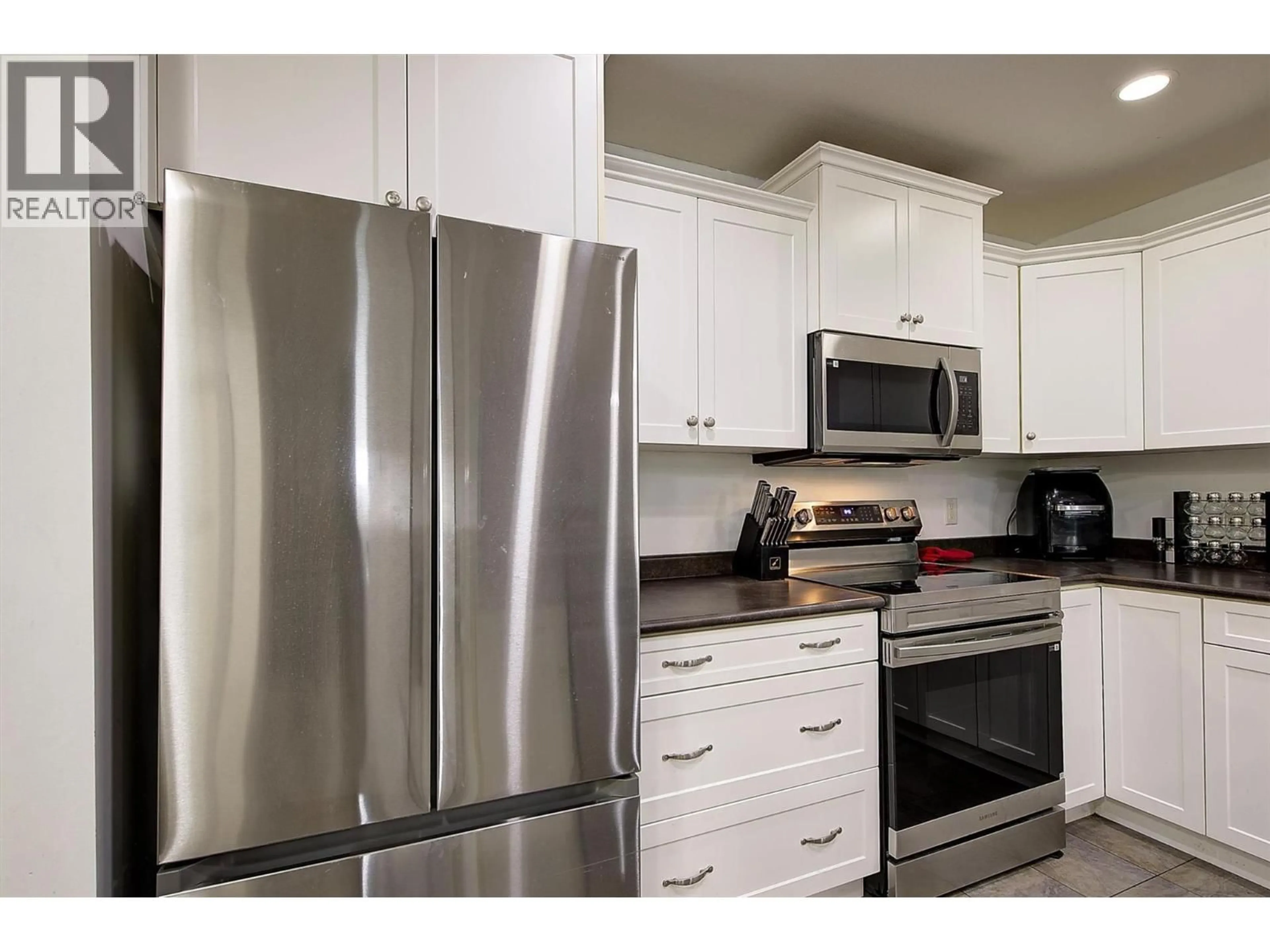 Standard kitchen, unknown for 305 - 345 MILLS ROAD, Kelowna British Columbia V1X4G9