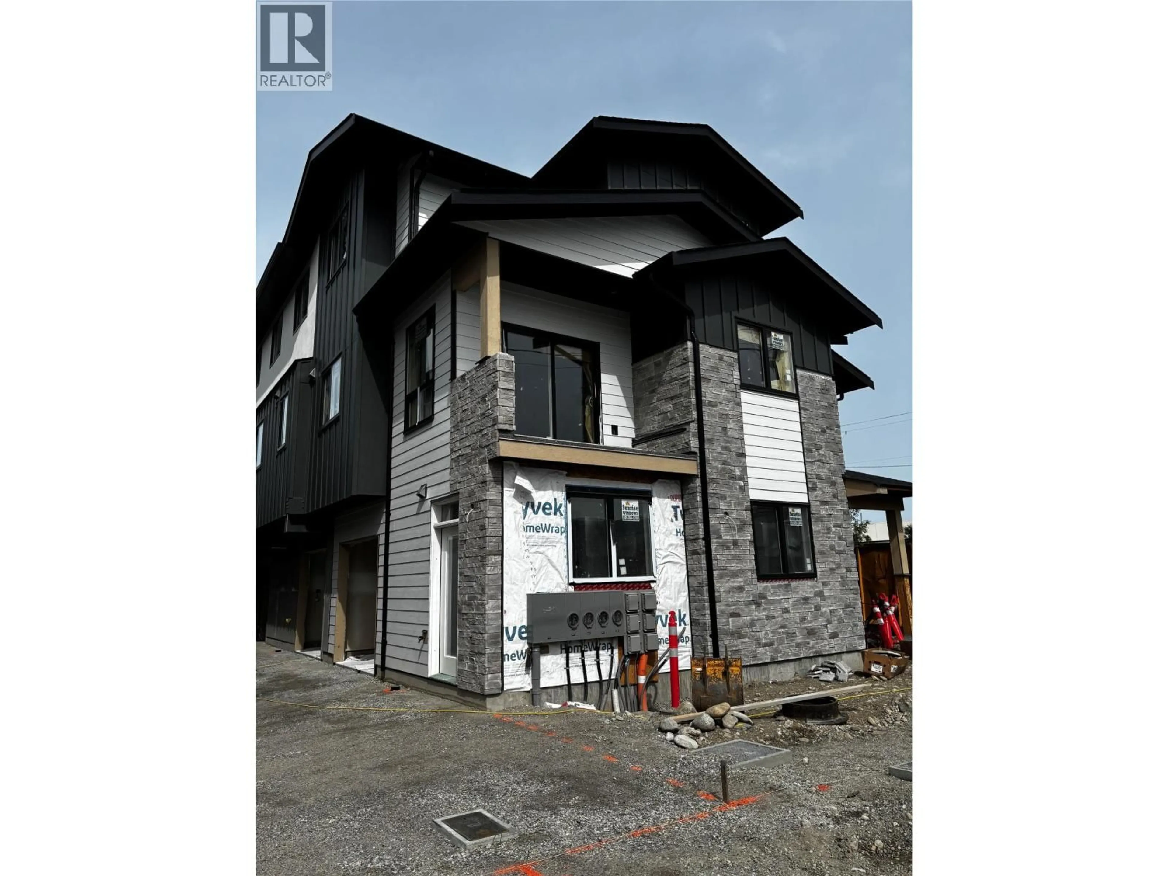Home with brick exterior material, building for 1 - 980 FRANKLYN ROAD, Kelowna British Columbia V1X3V1