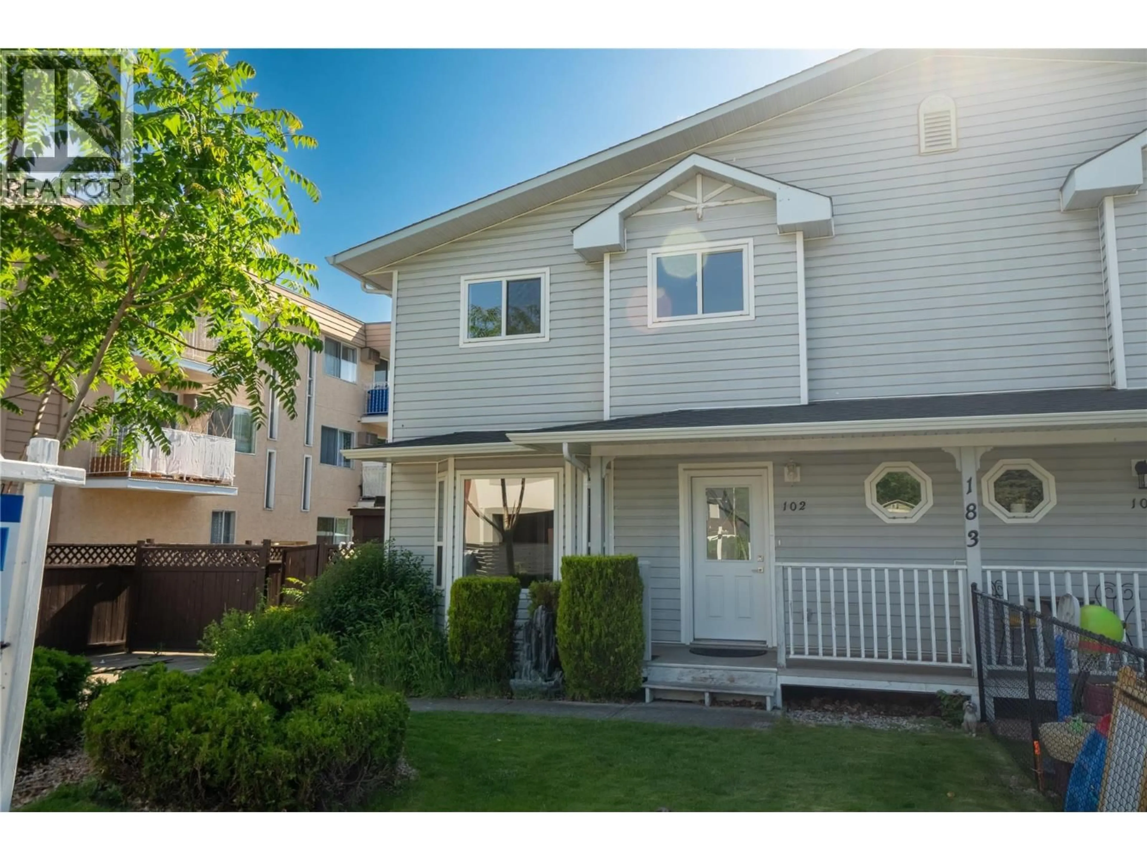 Home with vinyl exterior material, street for 102 - 183 MAPLE STREET, Penticton British Columbia V2A5V4
