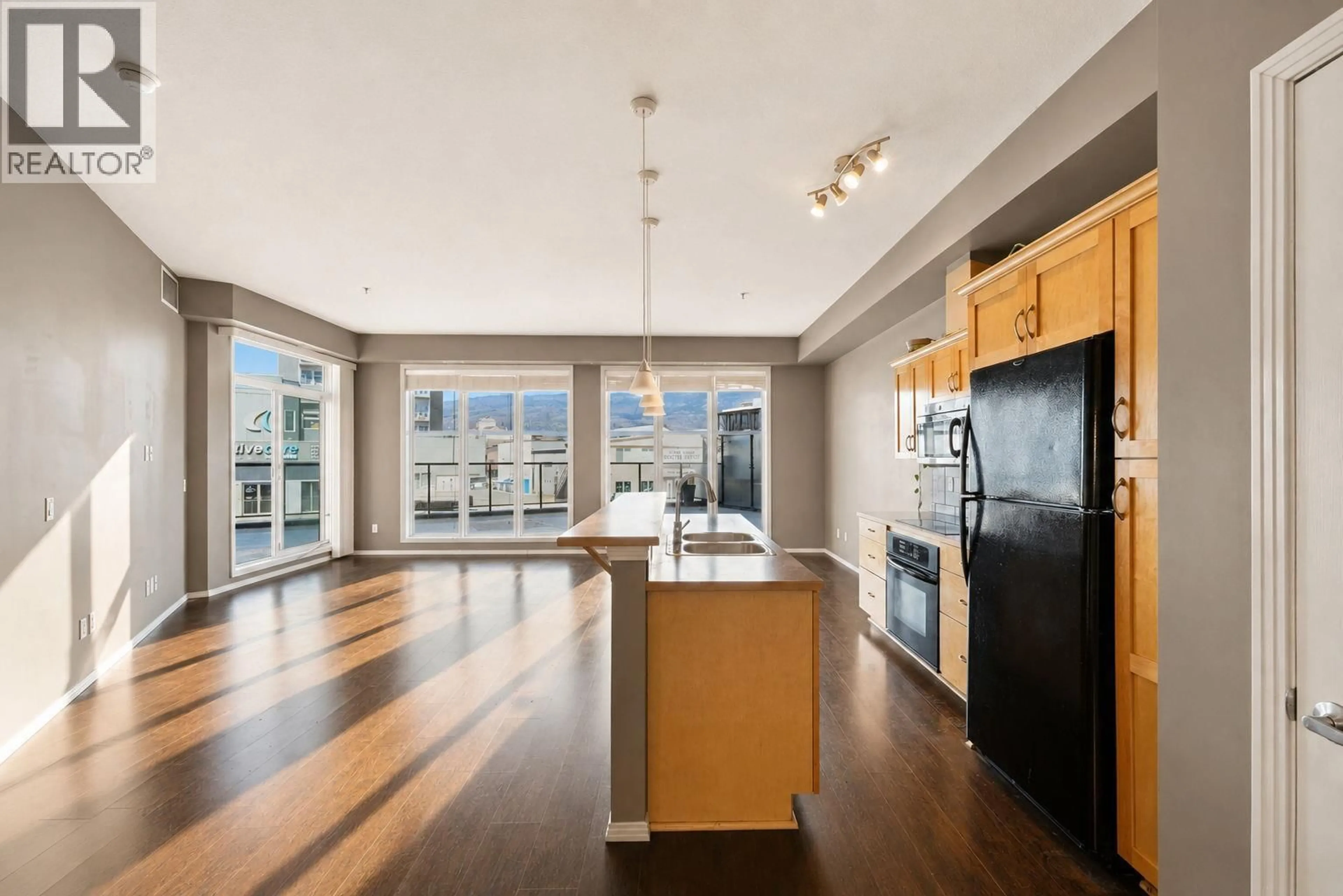 Open concept kitchen, unknown for 102 - 1327 ST. PAUL STREET, Kelowna British Columbia V1Y2E2