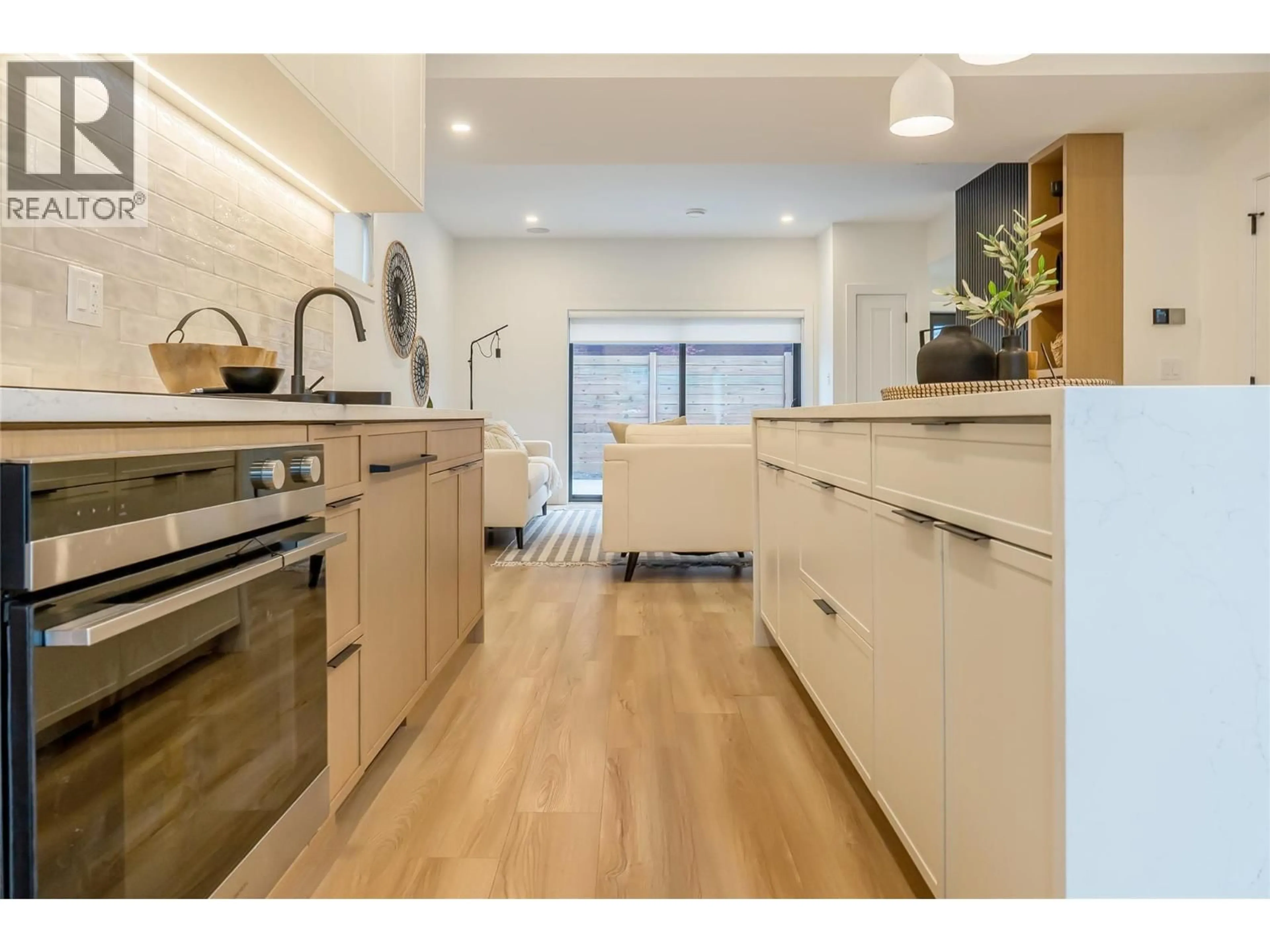 Open concept kitchen, unknown for 921 BORDEN AVENUE, Kelowna British Columbia V5P2R6