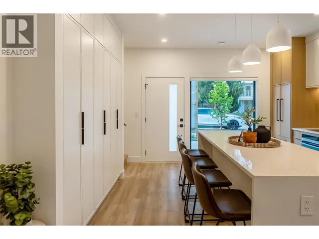 921 BORDEN AVENUE, Kelowna 3