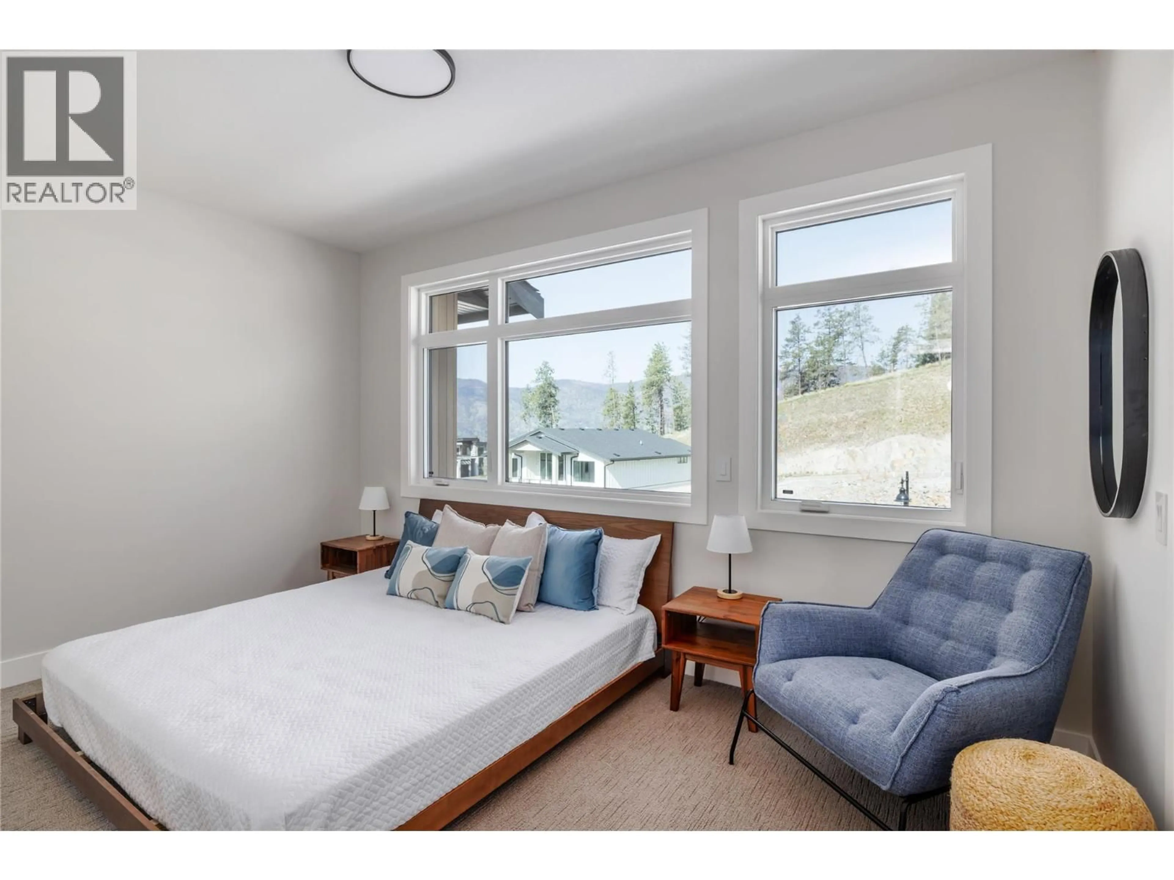 Bedroom with bed, unknown for 2 - 3425 HILLTOWN DRIVE, Kelowna British Columbia V1V2B5