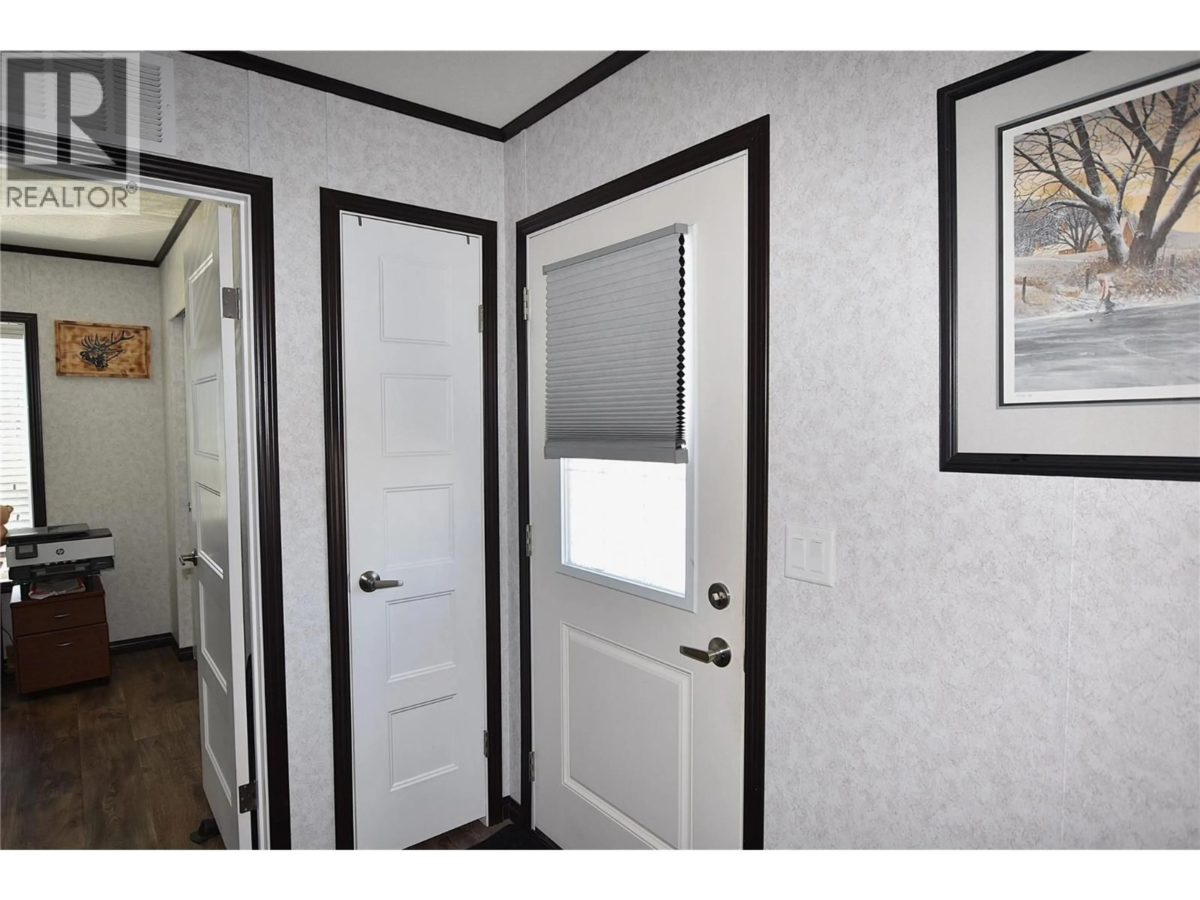 Indoor entryway for 21 - 65 ANTOINE ROAD, Vernon British Columbia V1H2A3