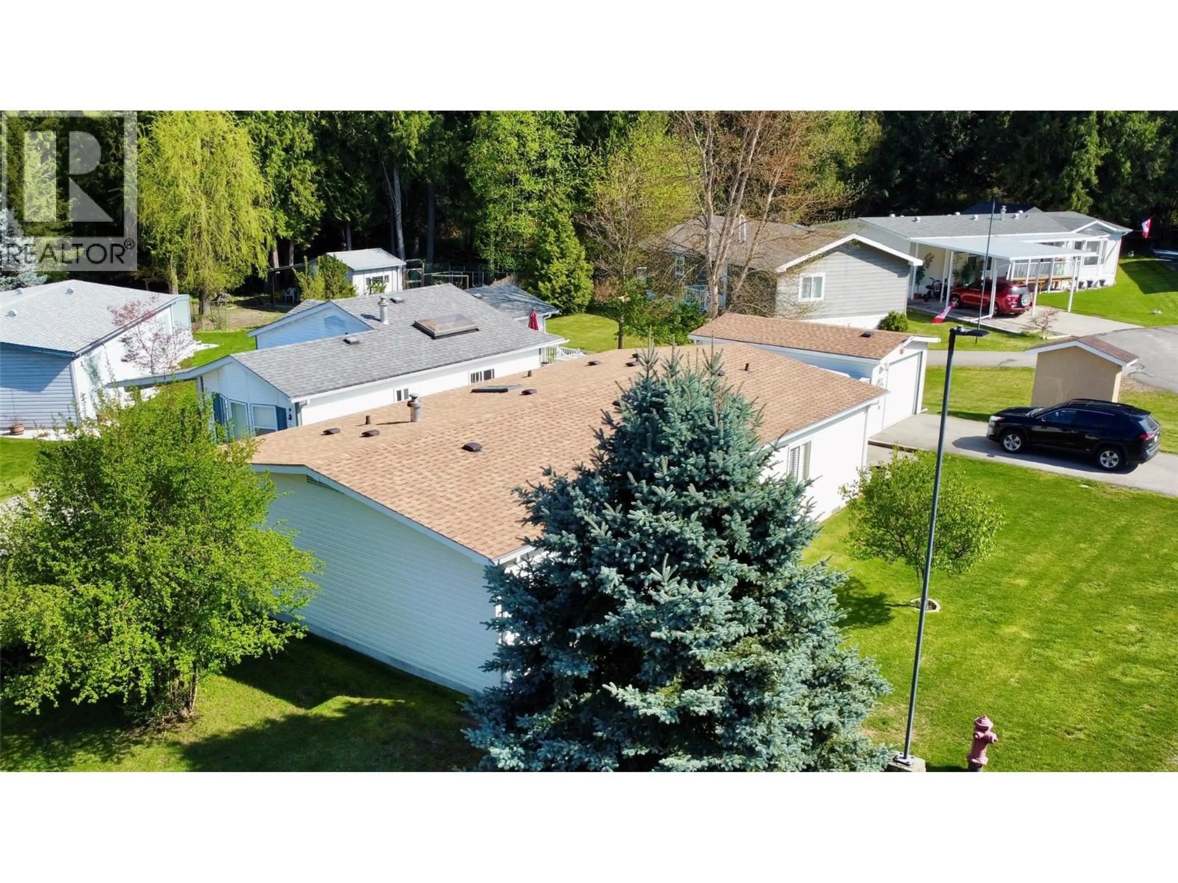 A pic from outside/outdoor area/front of a property/back of a property/a pic from drone, unknown for 16 - 1500 NEIMI ROAD, Christina Lake British Columbia V0H1E2