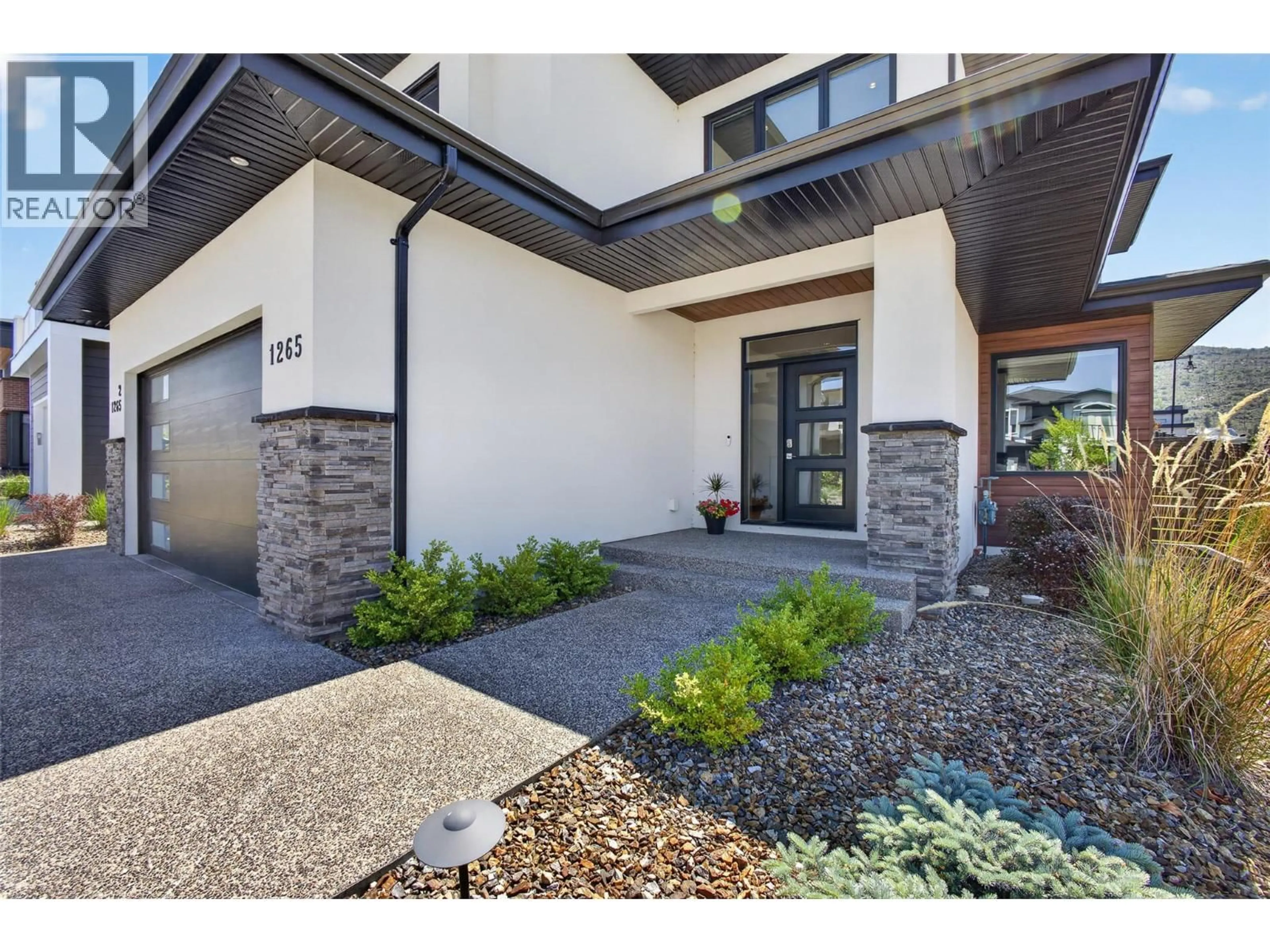 Indoor entryway for 1265 PONDS AVENUE, Kelowna British Columbia V1W5N1