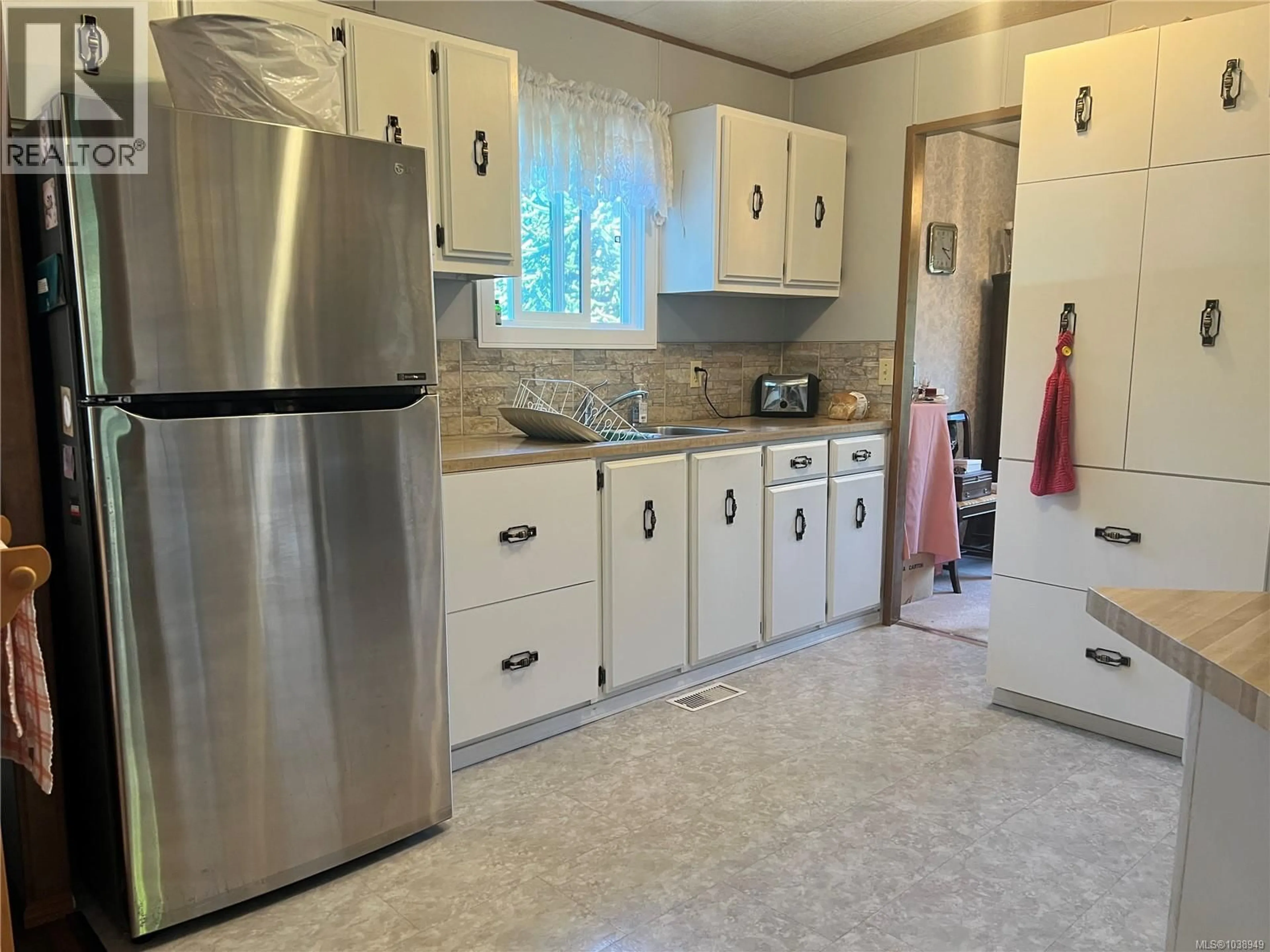 Standard kitchen, ceramic/tile floor for 13 - 5150 CHRISTIE ROAD, Ladysmith British Columbia V9G1J2