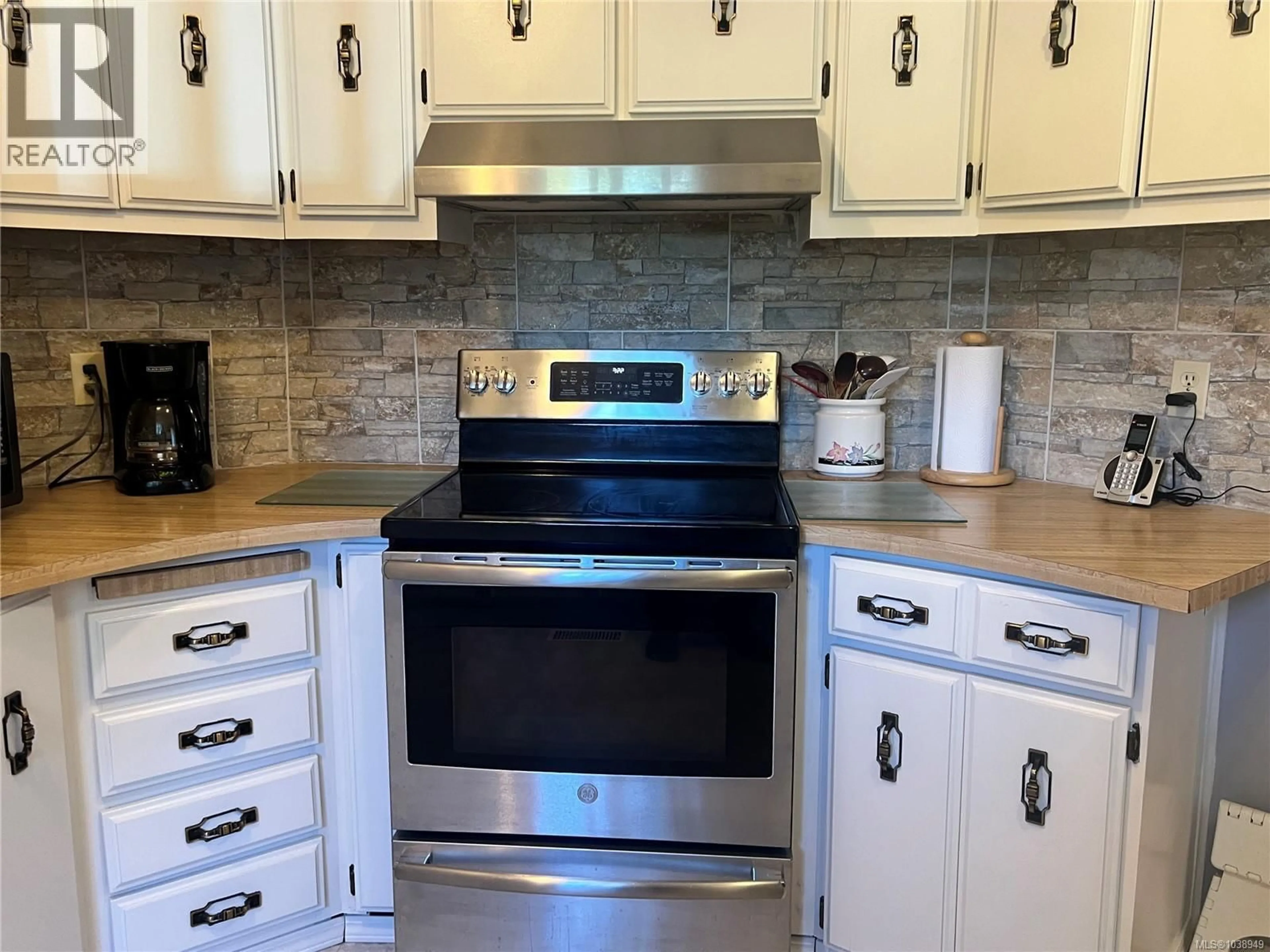 Open concept kitchen, ceramic/tile floor for 13 - 5150 CHRISTIE ROAD, Ladysmith British Columbia V9G1J2