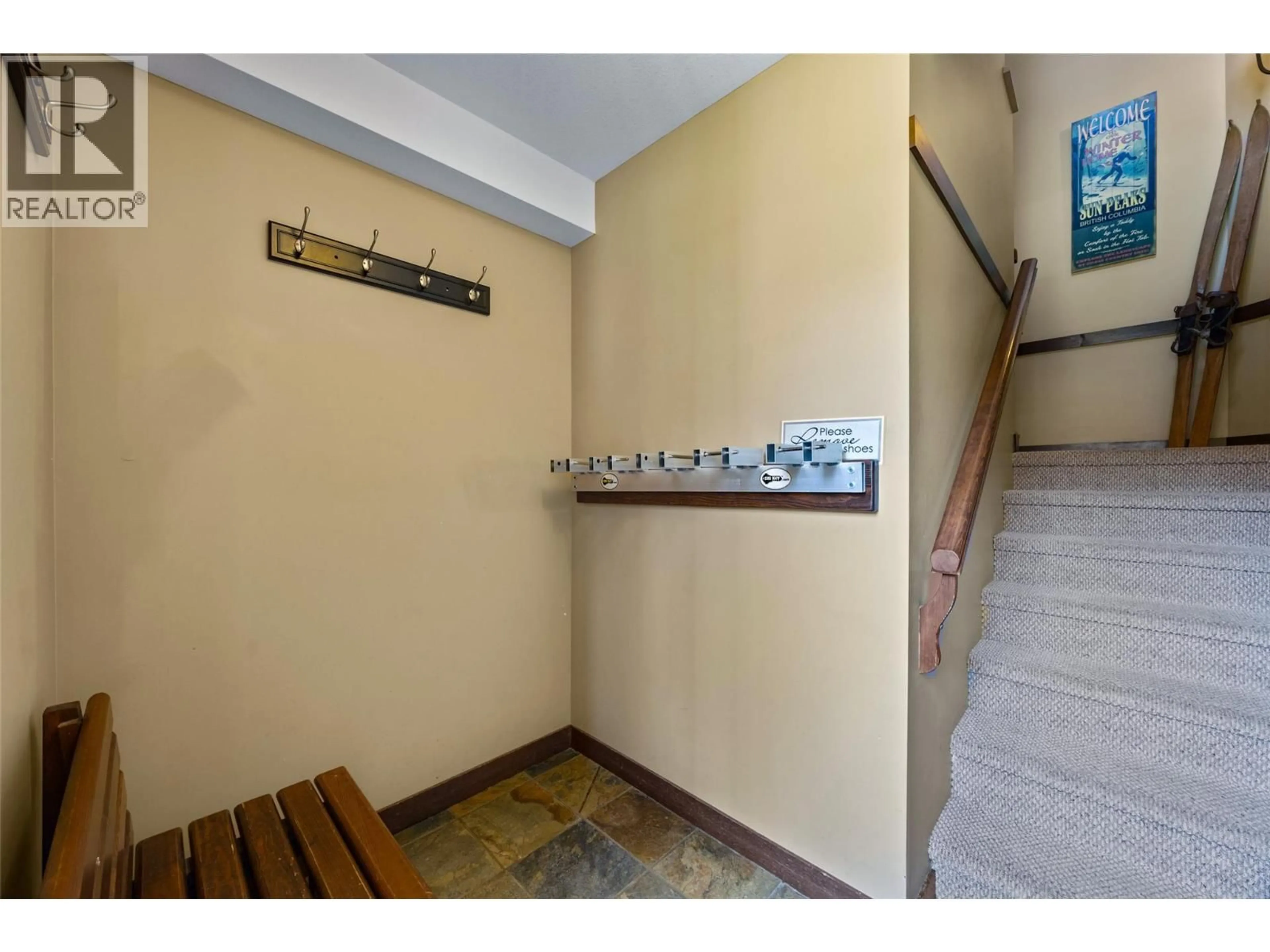 Indoor foyer for 16 - 5005 VALLEY DRIVE, Sun Peaks British Columbia V0E5N0