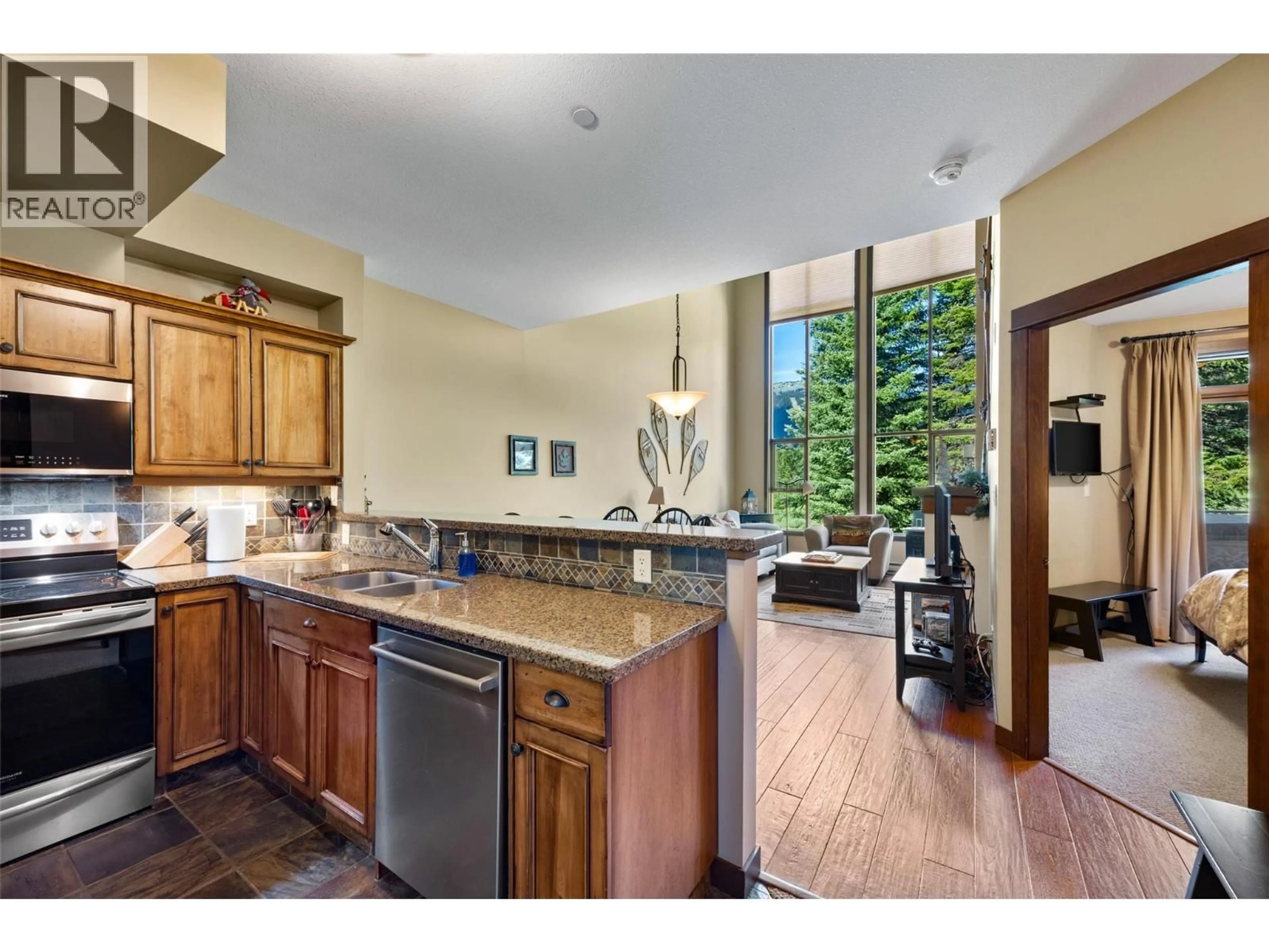 Open concept kitchen, ceramic/tile floor for 16 - 5005 VALLEY DRIVE, Sun Peaks British Columbia V0E5N0
