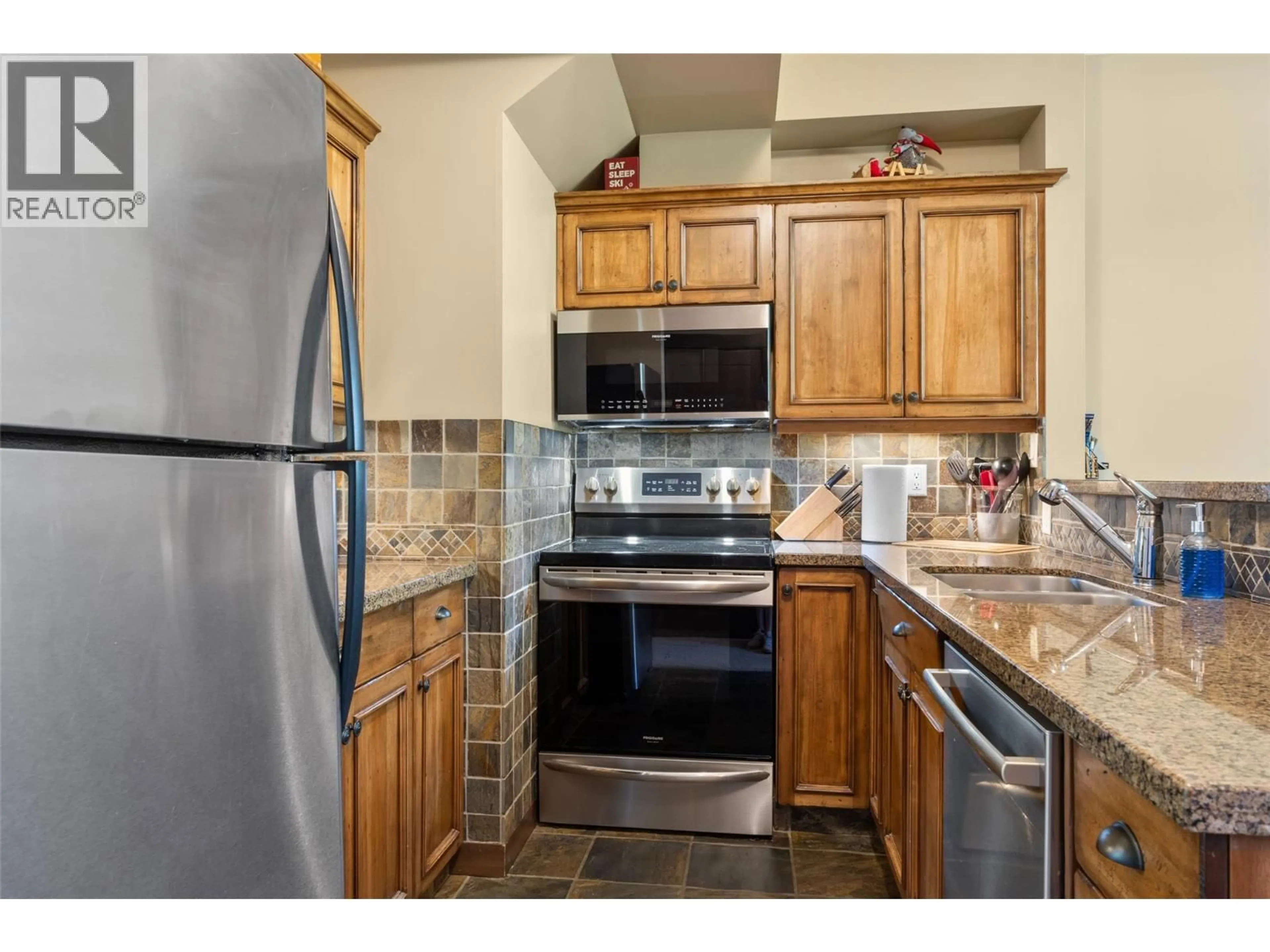 Standard kitchen, ceramic/tile floor for 16 - 5005 VALLEY DRIVE, Sun Peaks British Columbia V0E5N0