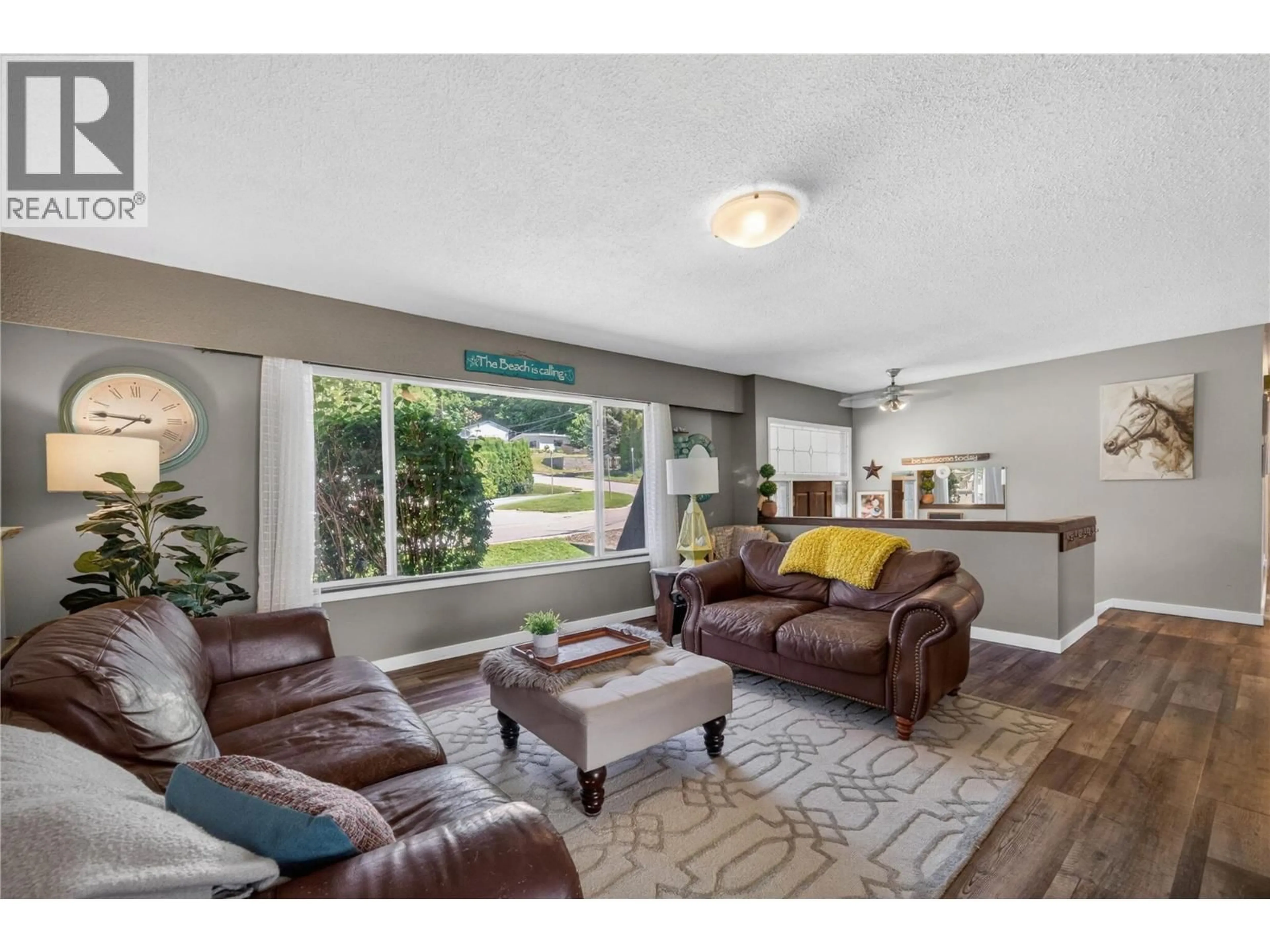 Living room with furniture, unknown for 691 3 STREET, Salmon Arm British Columbia V1E4G9
