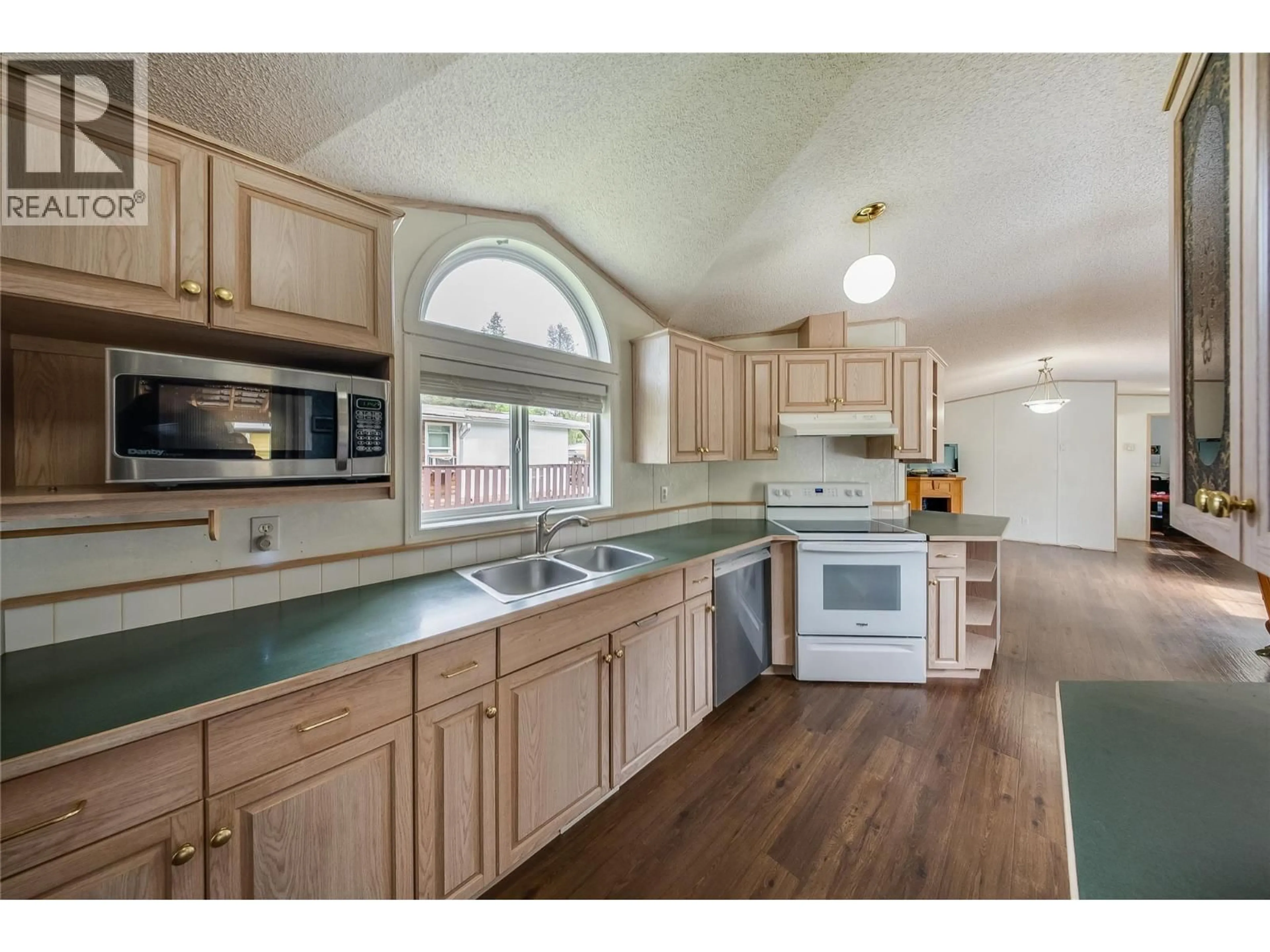 Open concept kitchen, unknown for 54 - 500 16TH AVENUE, Genelle British Columbia V0G1G0