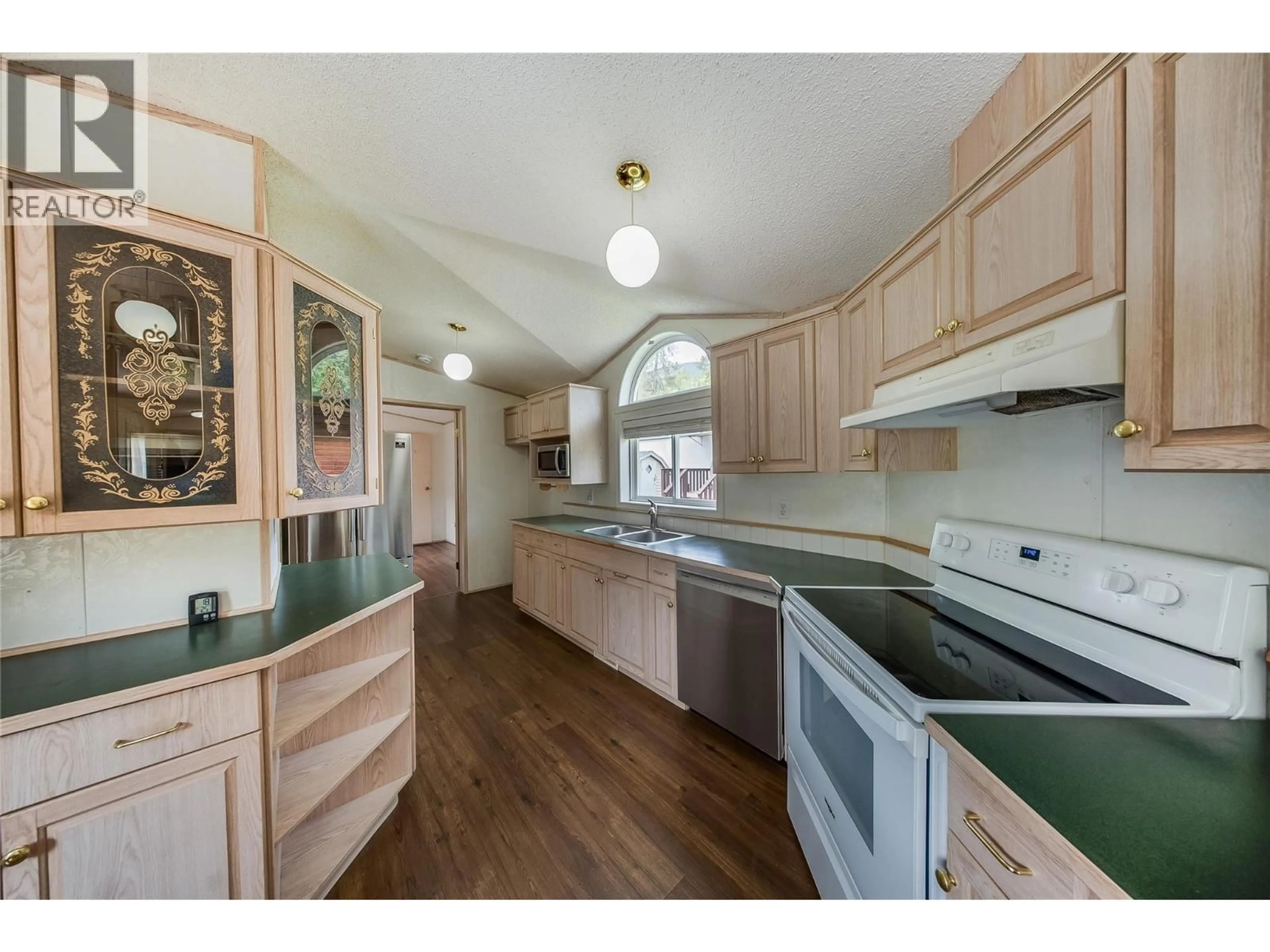 Standard kitchen, unknown for 54 - 500 16TH AVENUE, Genelle British Columbia V0G1G0
