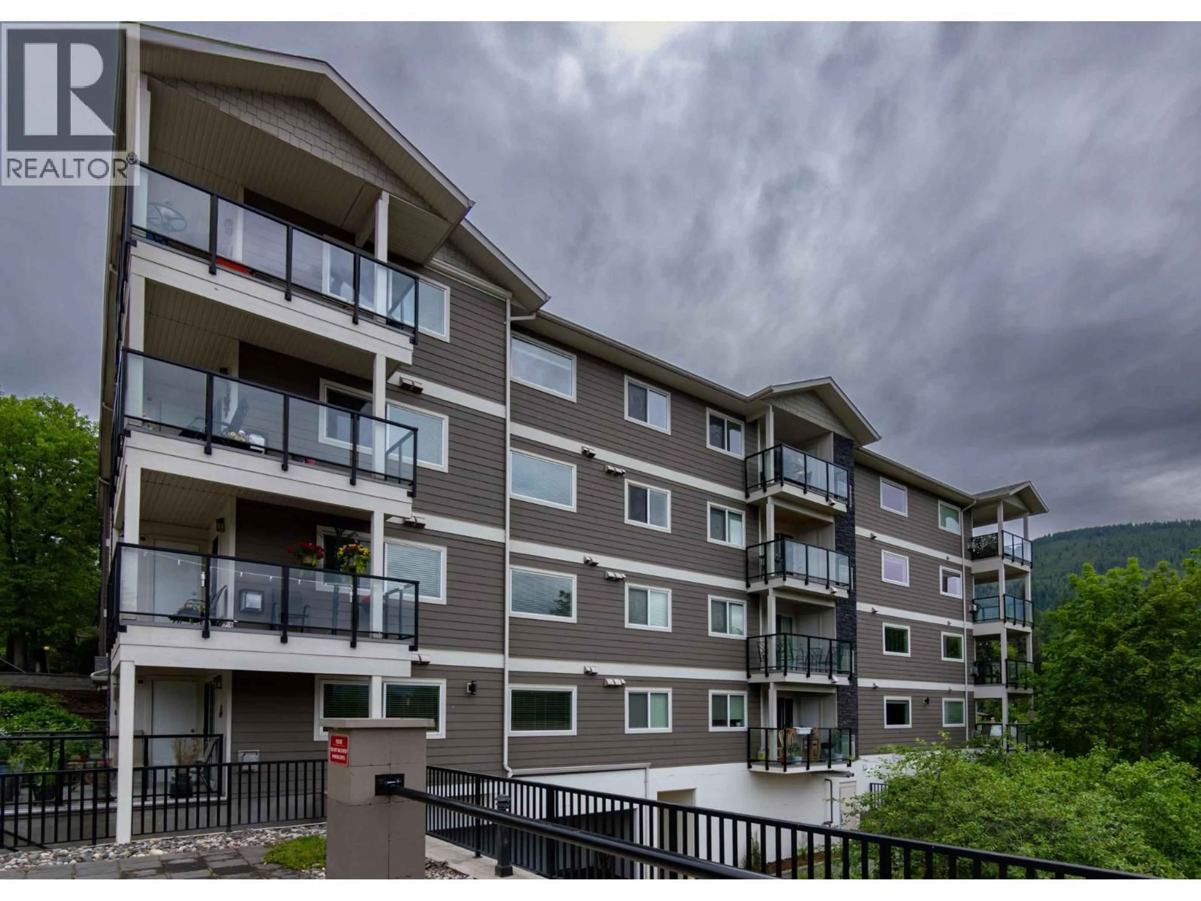 Unknown for 402 - 330 4 AVENUE SOUTHEAST, Salmon Arm British Columbia V1E0E2