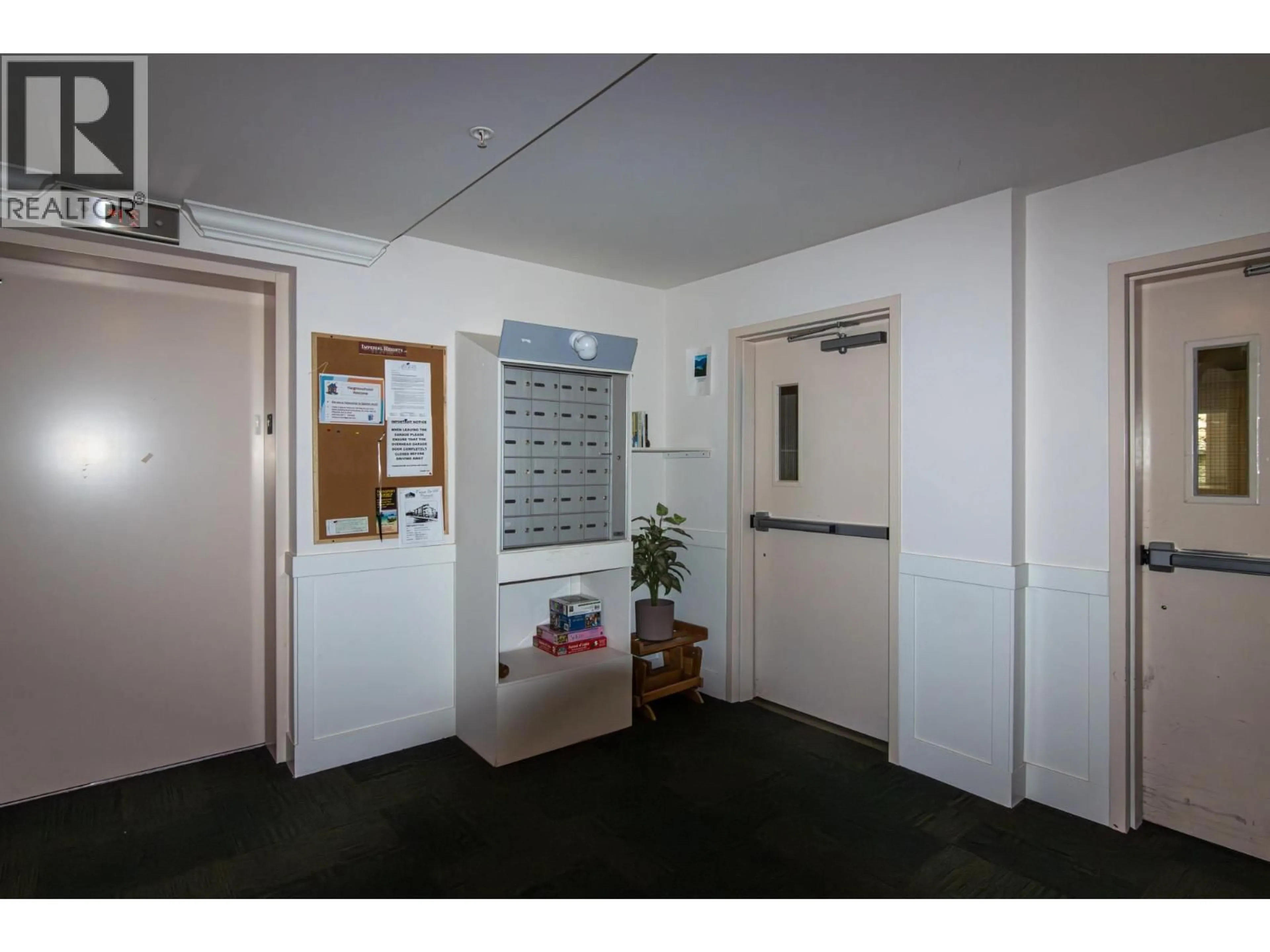 Indoor foyer for 402 - 330 4 AVENUE SOUTHEAST, Salmon Arm British Columbia V1E0E2