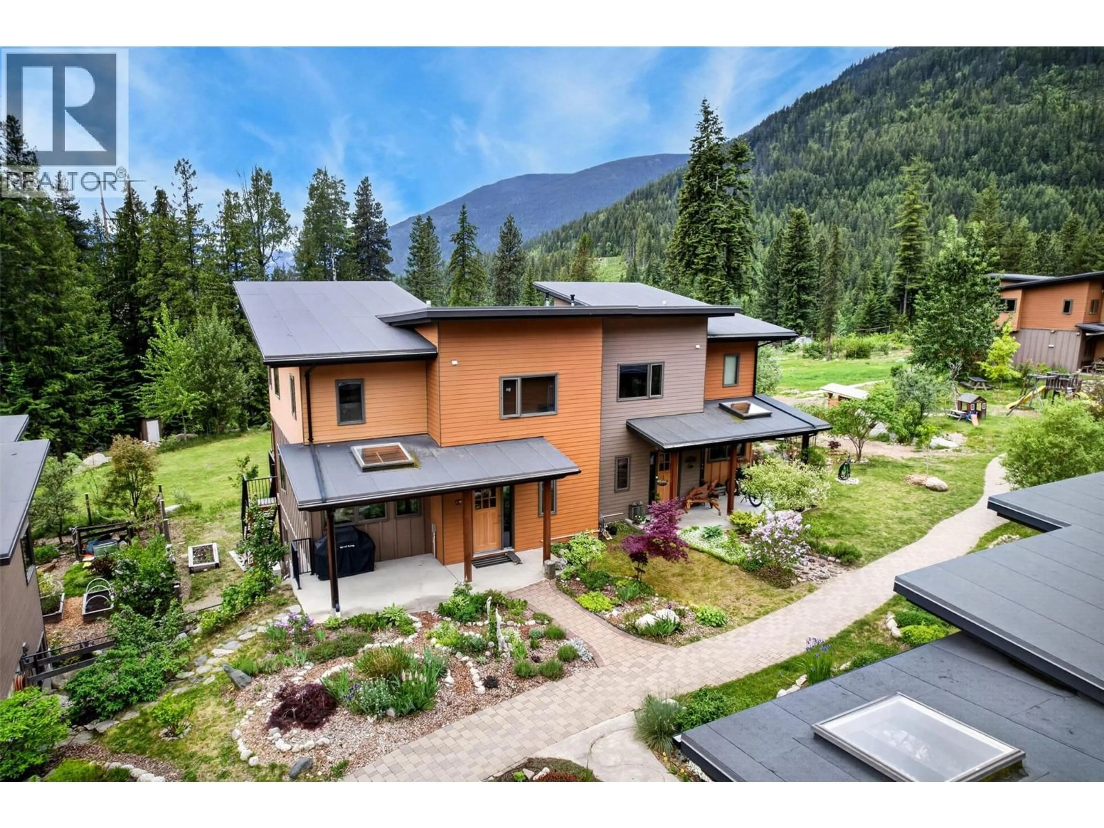 A pic from outside/outdoor area/front of a property/back of a property/a pic from drone, mountain view for 20 - 3260 HEDDLE ROAD, Nelson British Columbia V1L6M3