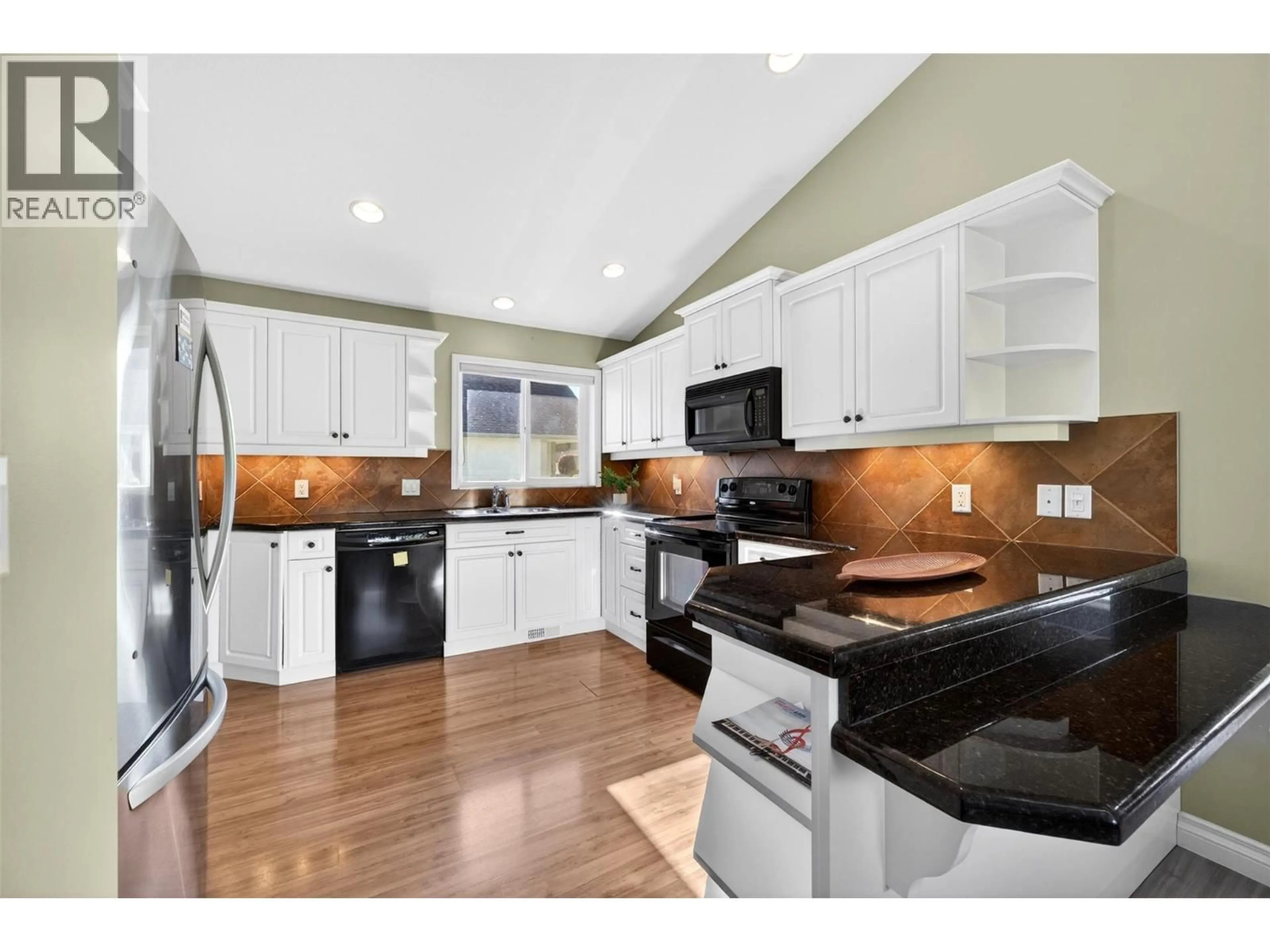 Open concept kitchen, unknown for 5 - 1231 10 STREET SOUTHWEST, Salmon Arm British Columbia V1E0A5
