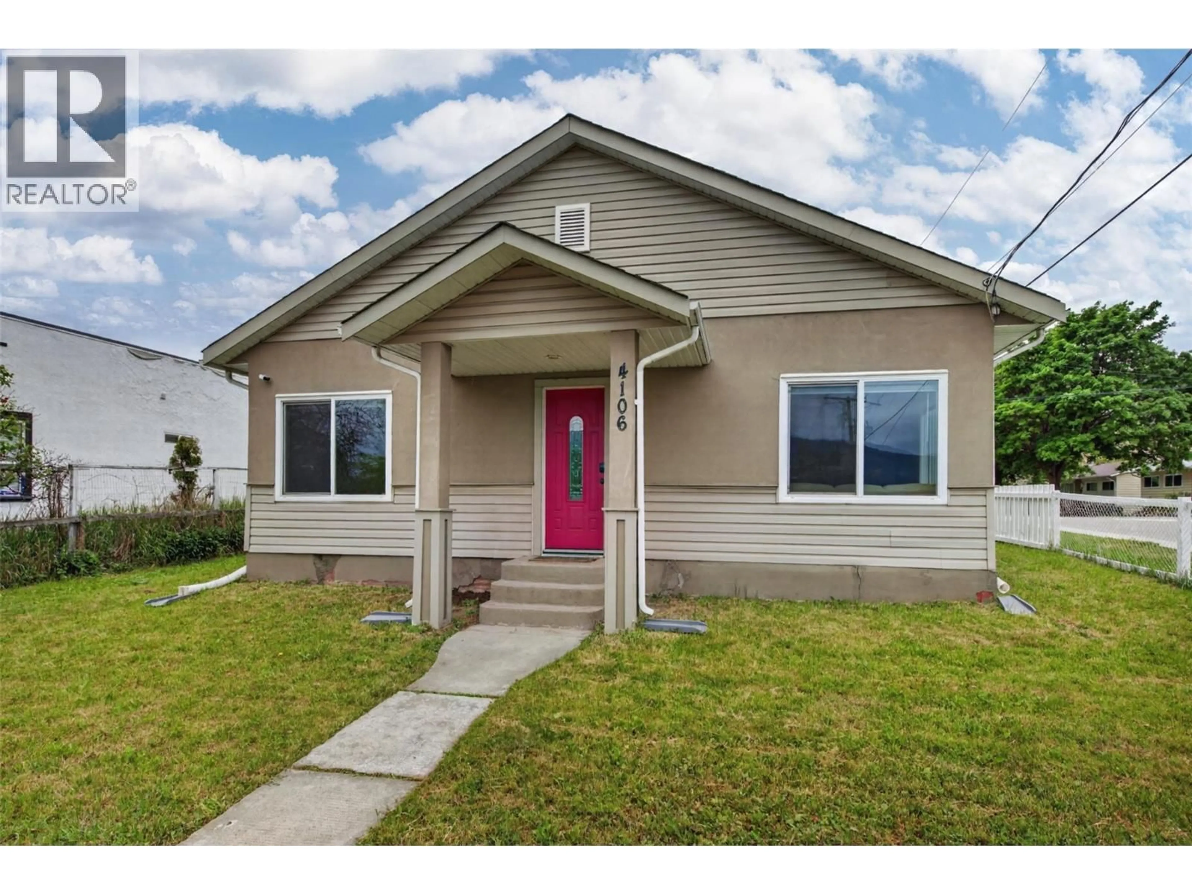 Home with vinyl exterior material, street for 4106 34TH STREET, Vernon British Columbia V1T5Y2