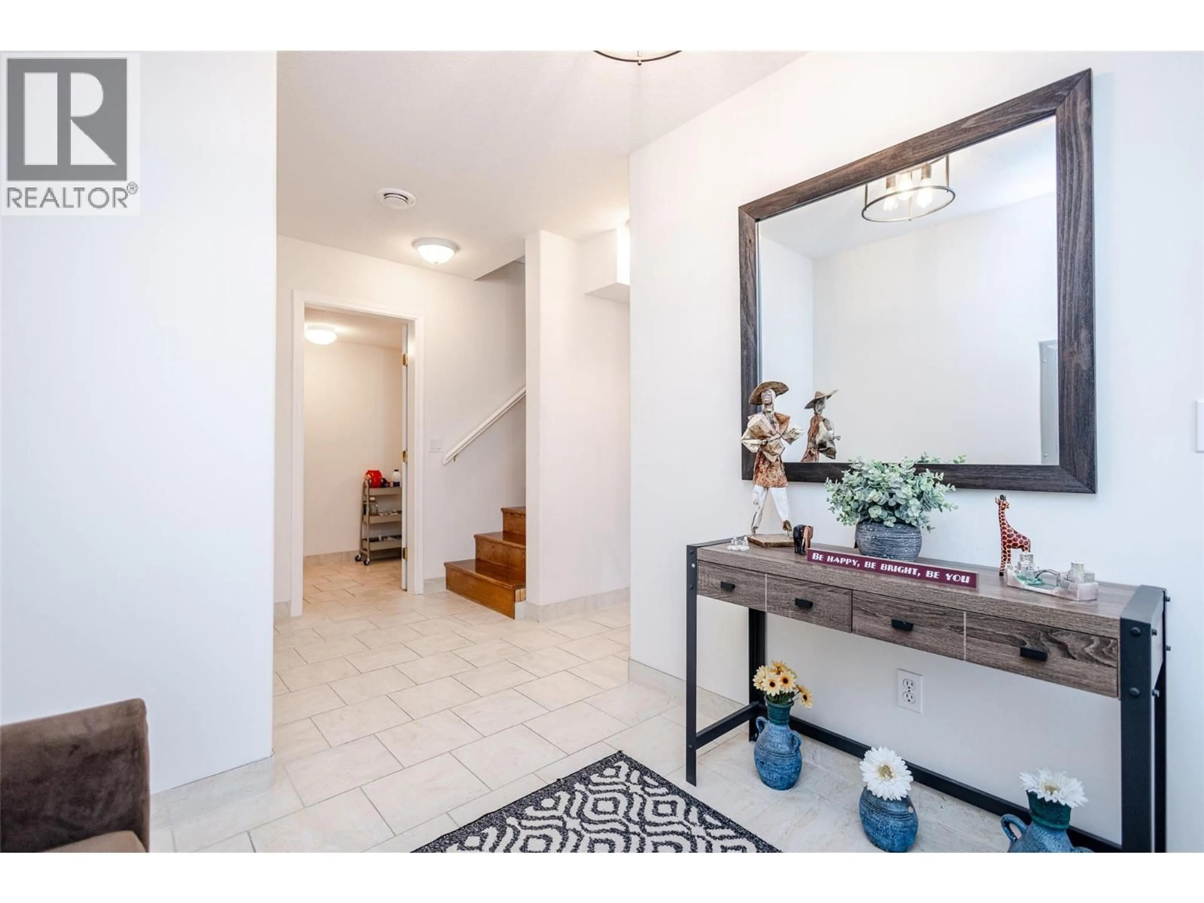Indoor entryway for 540 KLASSEN ROAD, Kelowna British Columbia V1X7P3