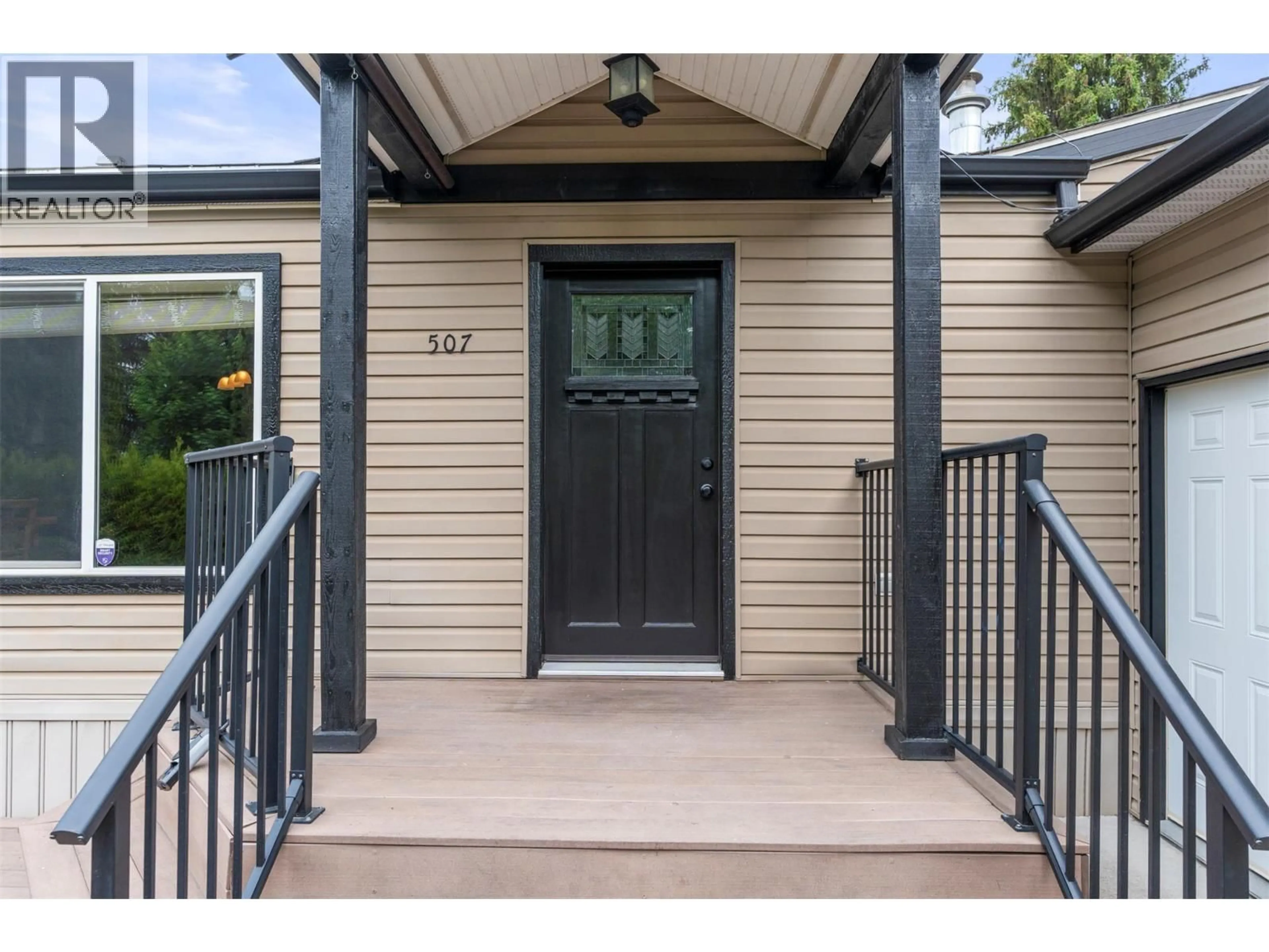 Indoor entryway for 507 - 4701 PLEASANT VALLEY ROAD, Vernon British Columbia V1T4M7