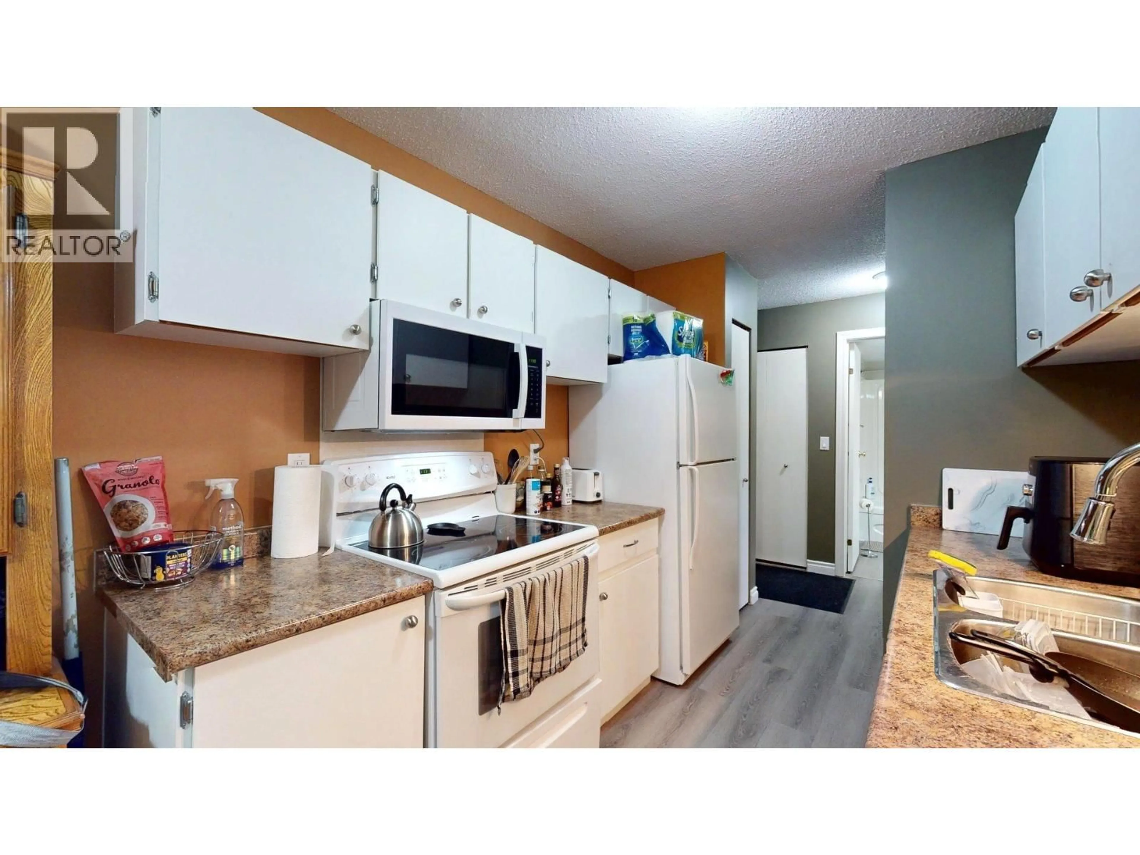 Standard kitchen, wood/laminate floor for 108 - 431 BOIVIN ROAD, Elkford British Columbia V0B1H0