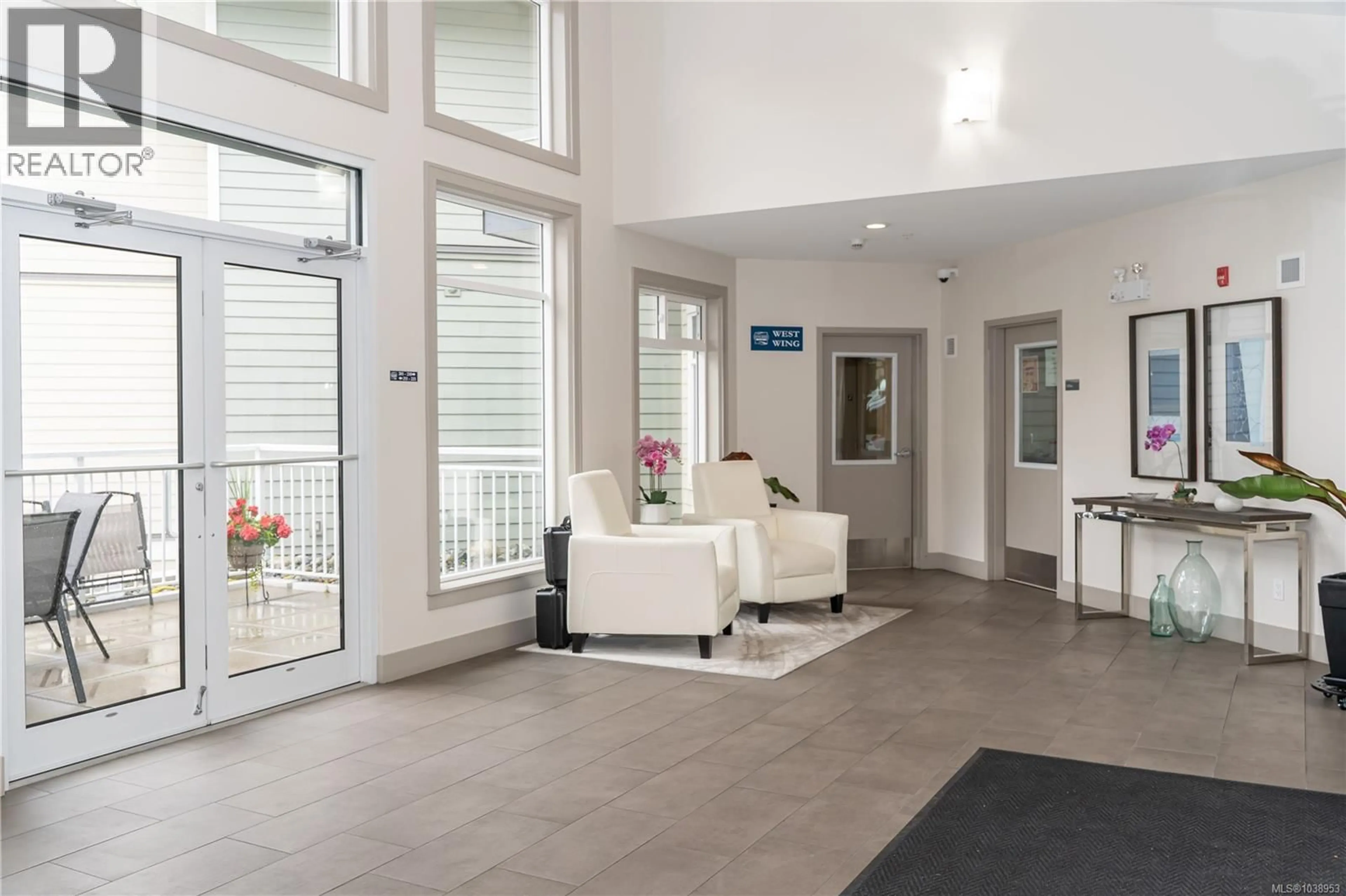 Indoor foyer for 203 - 4960 SONGBIRD PLACE, Nanaimo British Columbia V9T0H7