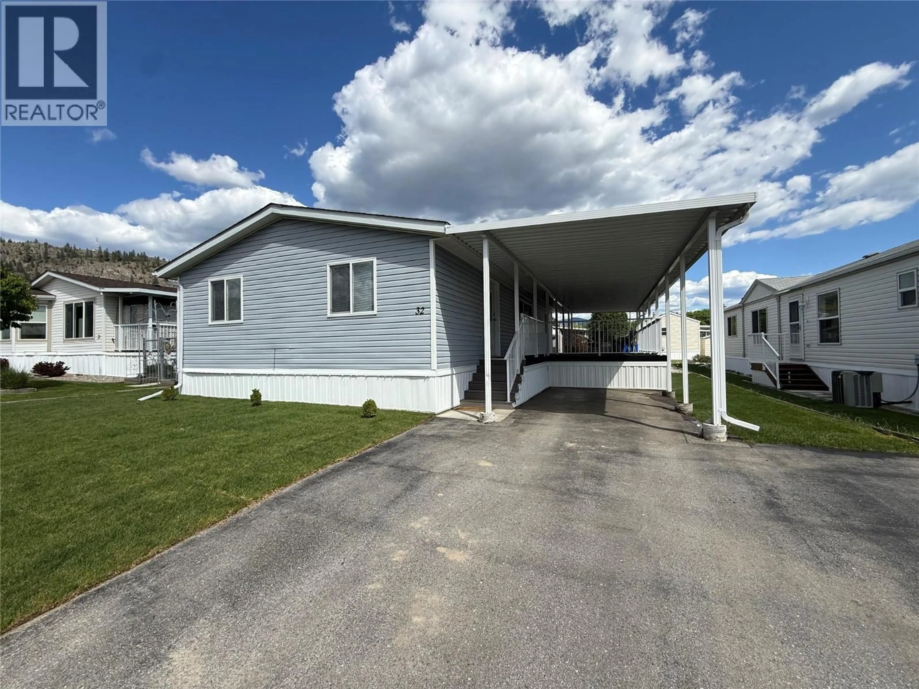 Home with vinyl exterior material, street for 32 - 7225 BOUNDARY DRIVE, Grand Forks British Columbia V0H1H0