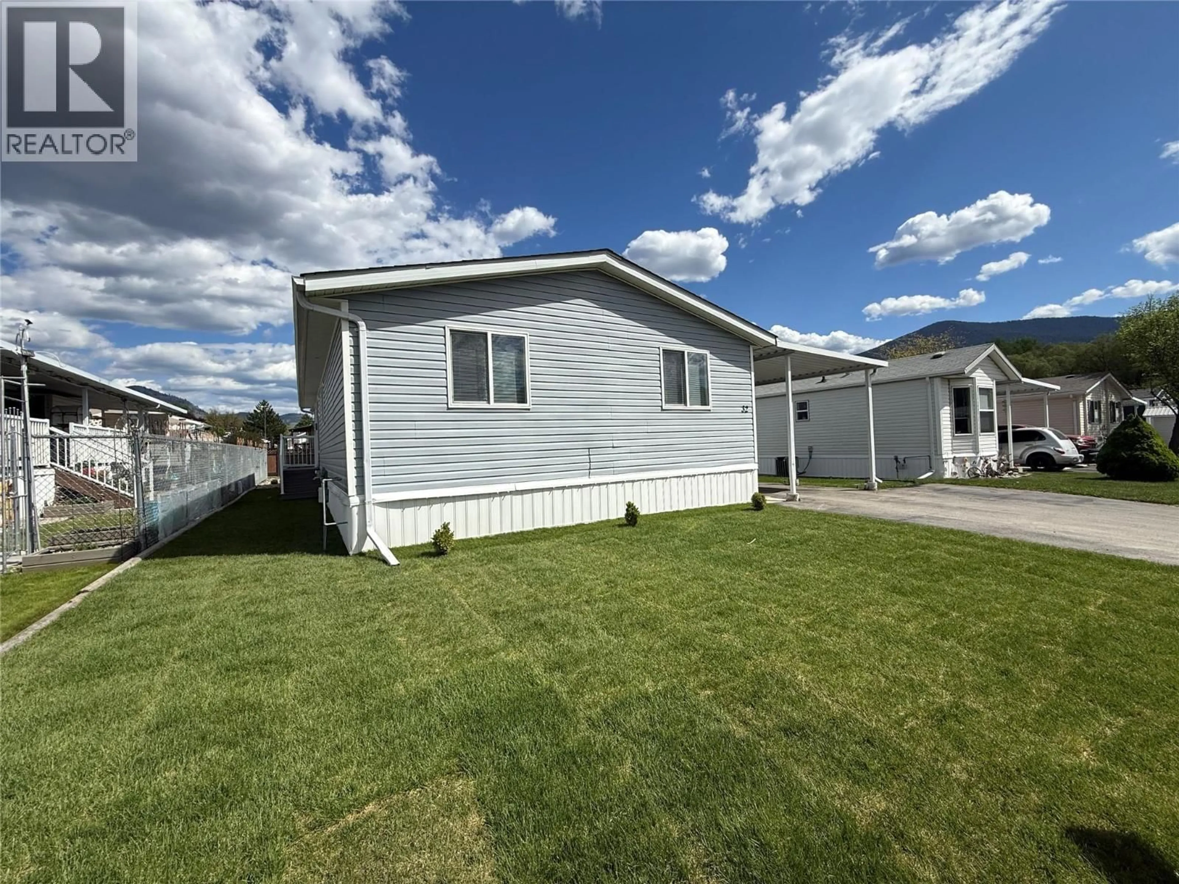 Home with vinyl exterior material, street for 32 - 7225 BOUNDARY DRIVE, Grand Forks British Columbia V0H1H0
