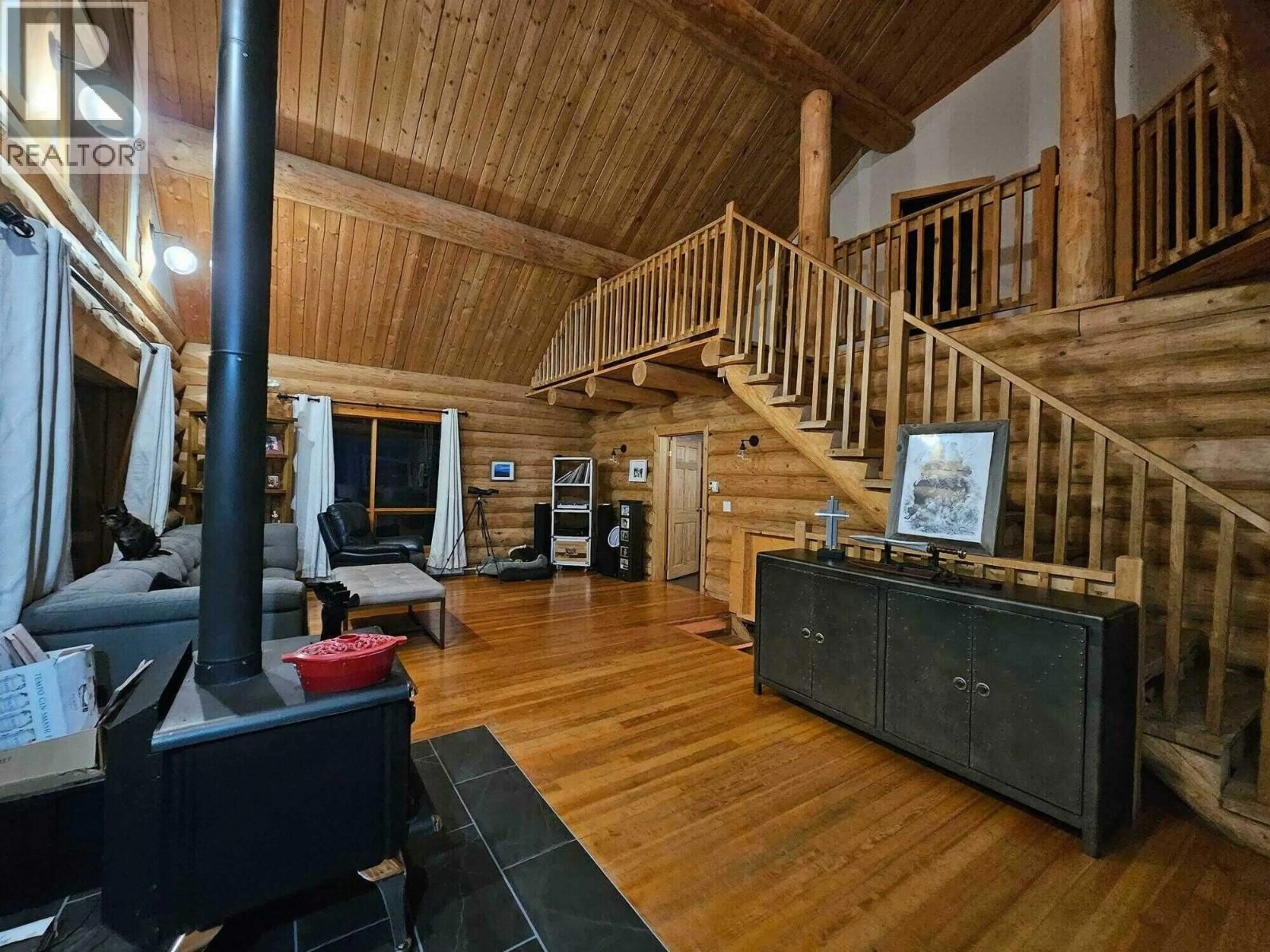 Indoor foyer for 6530 CAMPBELL ROAD, Chetwynd British Columbia V0C1J0