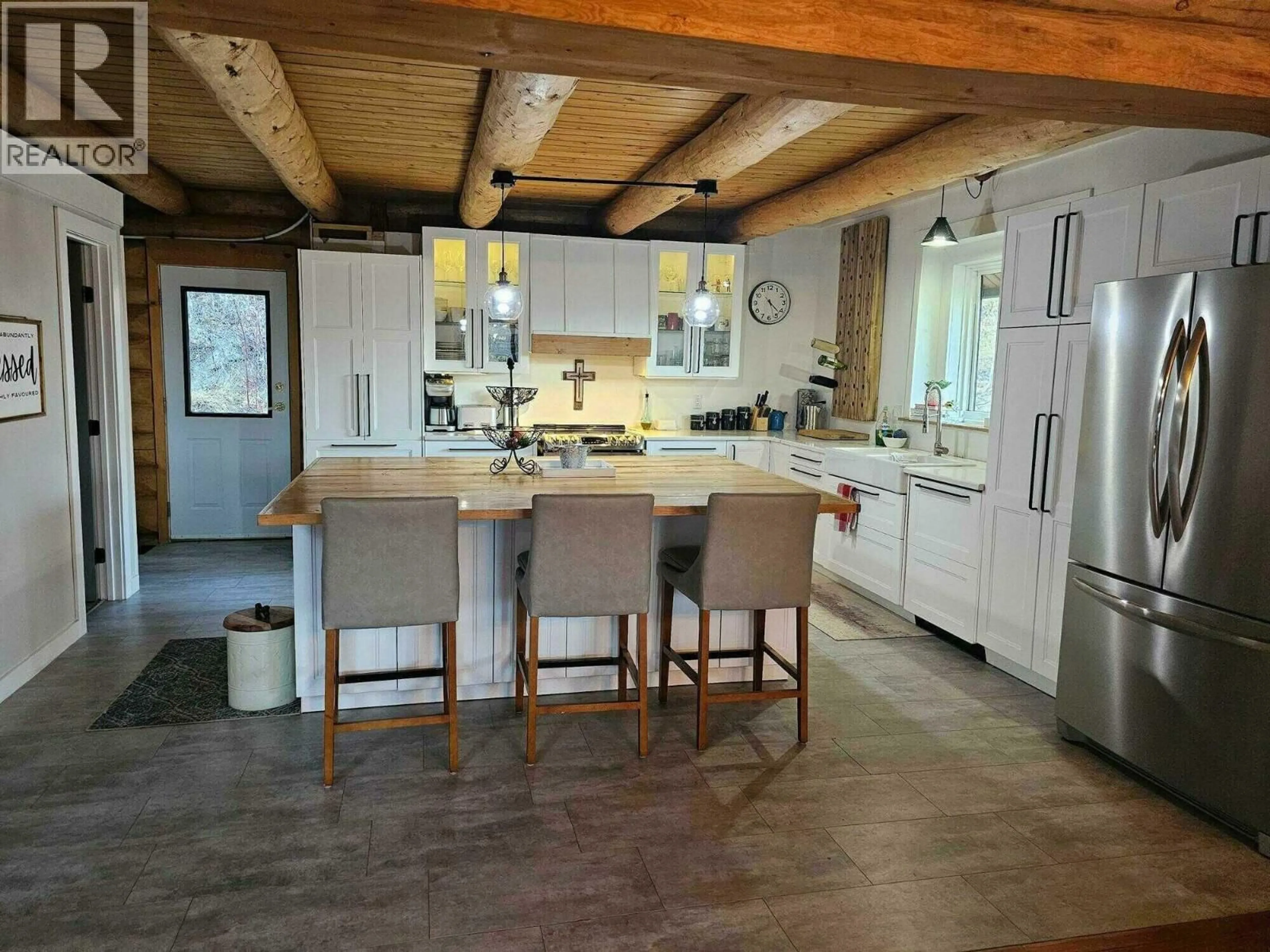 Open concept kitchen, ceramic/tile floor for 6530 CAMPBELL ROAD, Chetwynd British Columbia V0C1J0