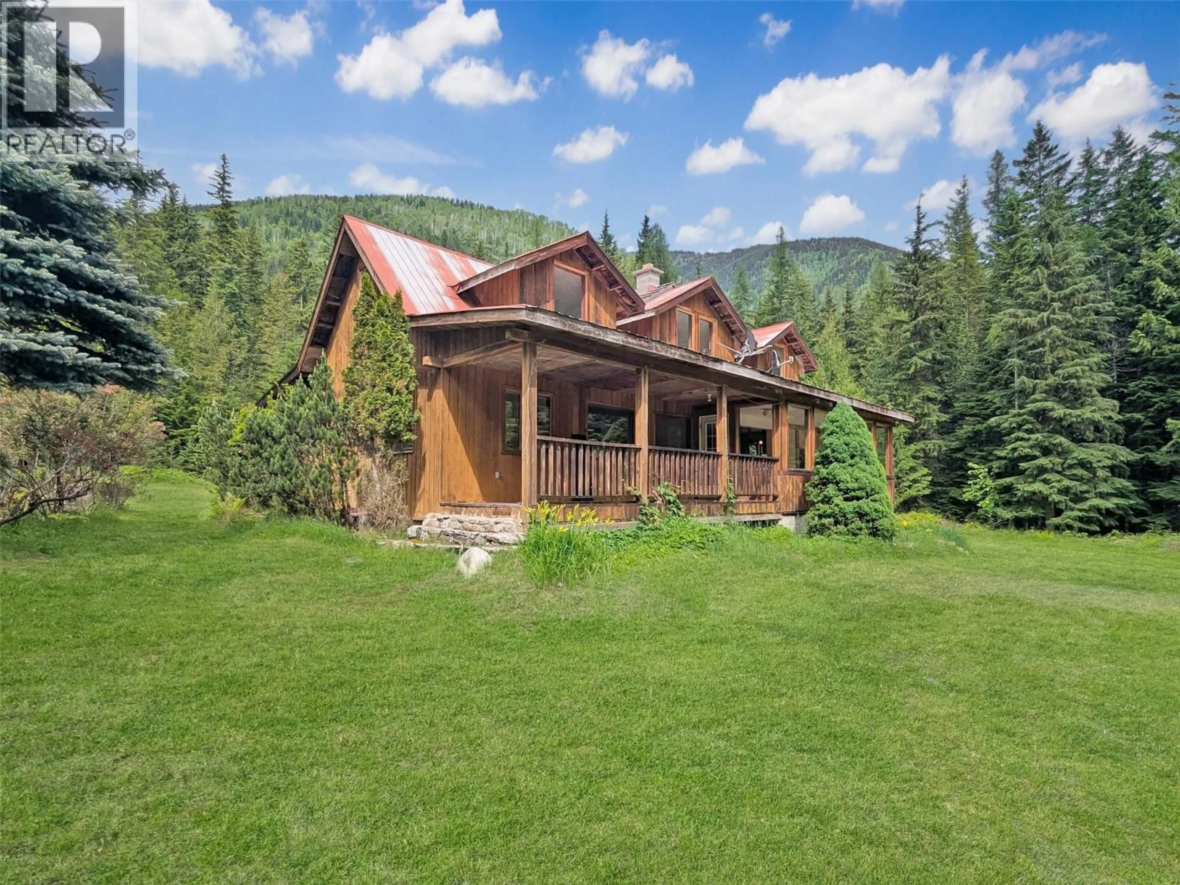 A pic from outside/outdoor area/front of a property/back of a property/a pic from drone, mountain view for 122 PEREPOLKIN ROAD, Hills British Columbia V0G1S1