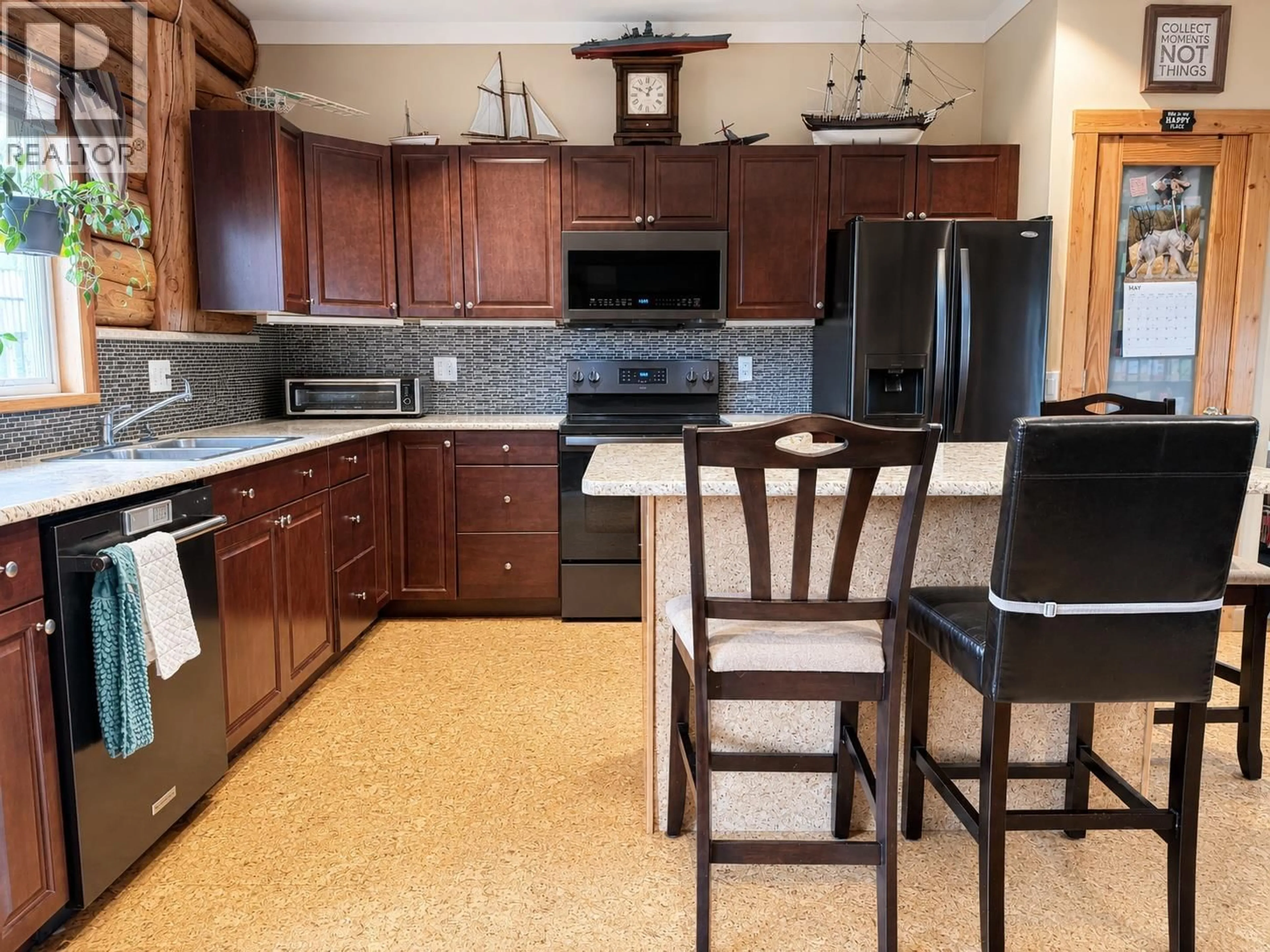 Open concept kitchen, ceramic/tile floor for 2151 33RD AVENUE NORTH, Cranbrook British Columbia V1C3Y9