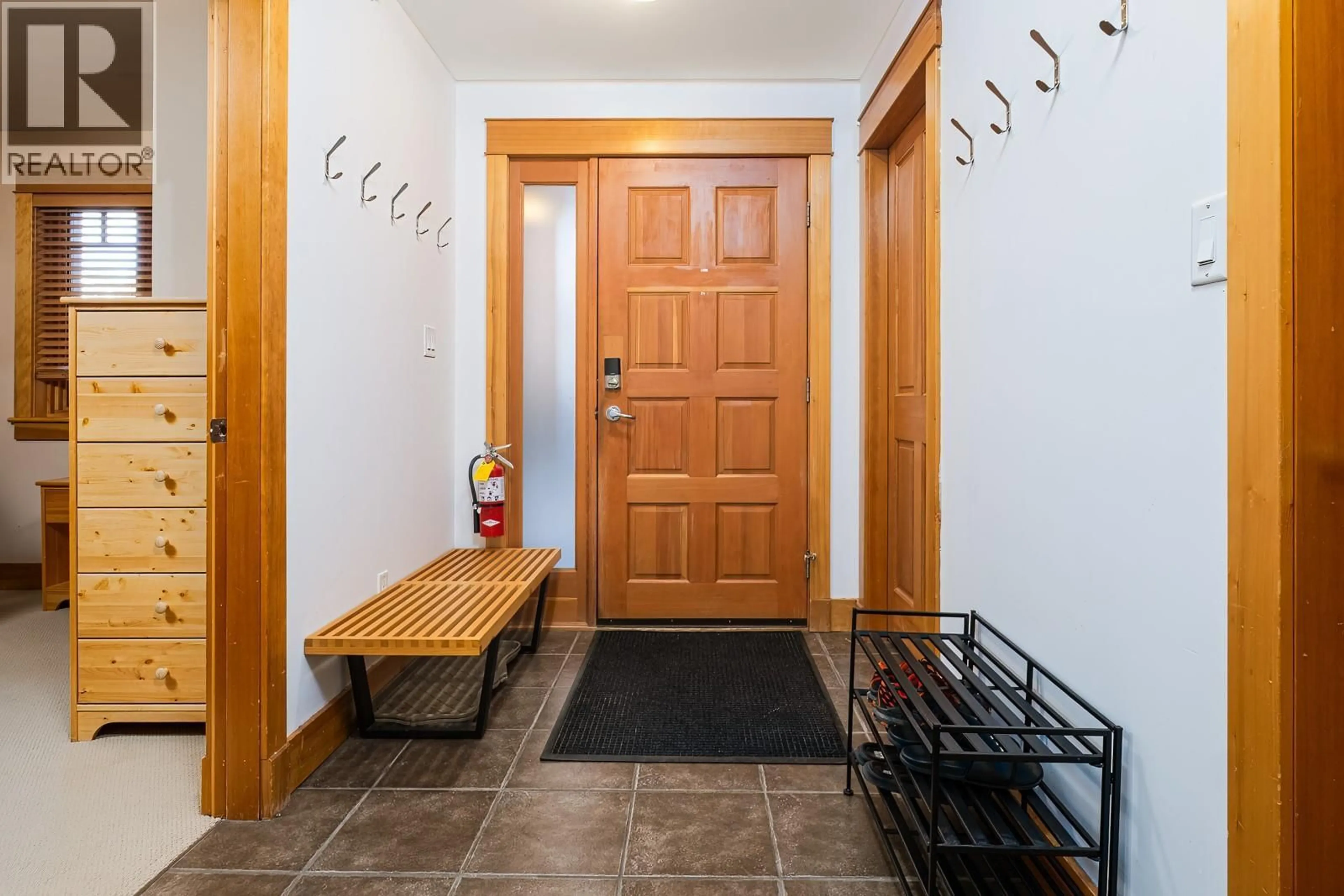 Indoor entryway for 2E - 1005 MOUNTAIN VIEW ROAD, Rossland British Columbia V0G1Y0