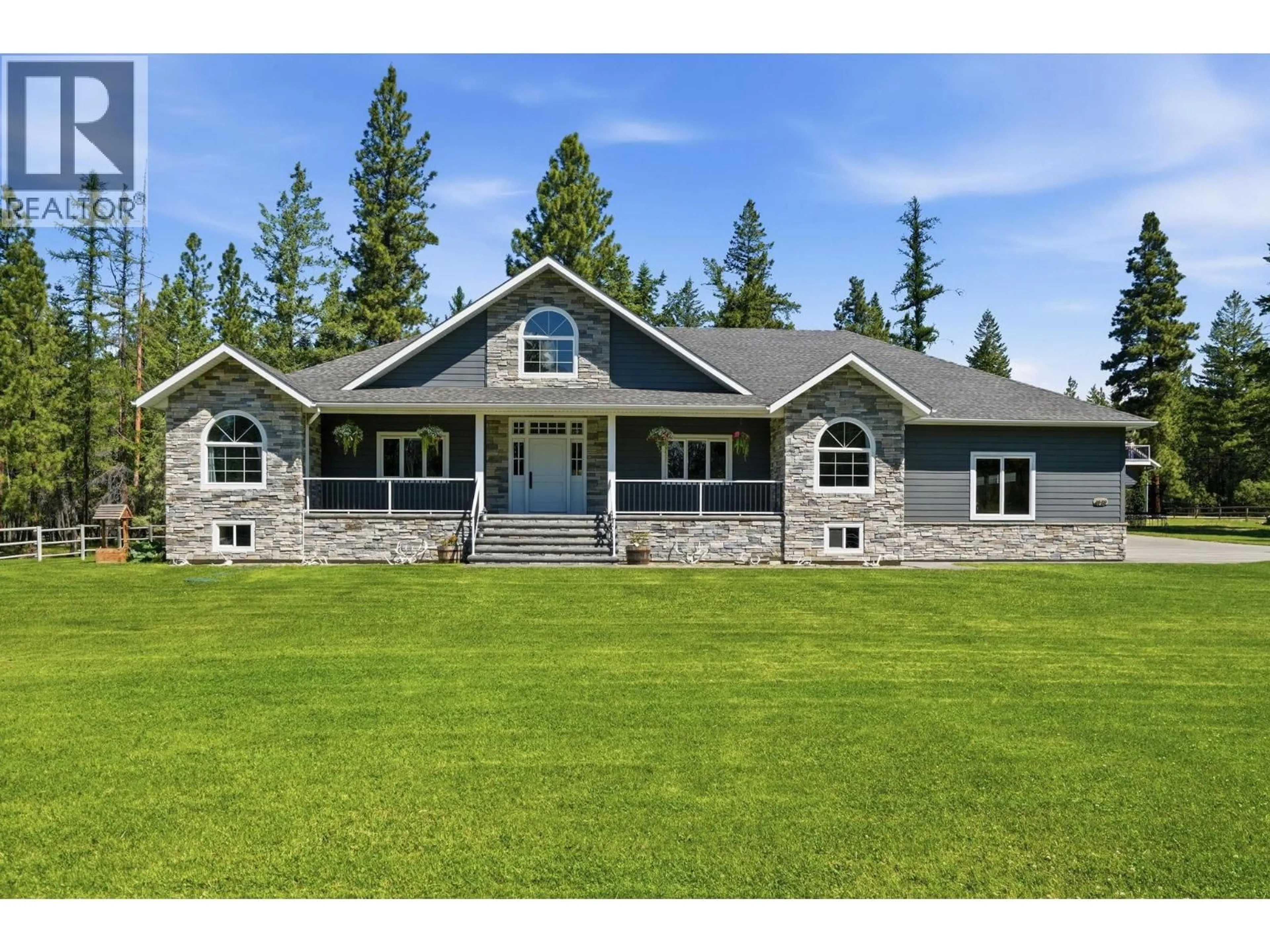 Home with vinyl exterior material, mountain view for 4520 13TH STREET SOUTH, Cranbrook British Columbia V1C7A9