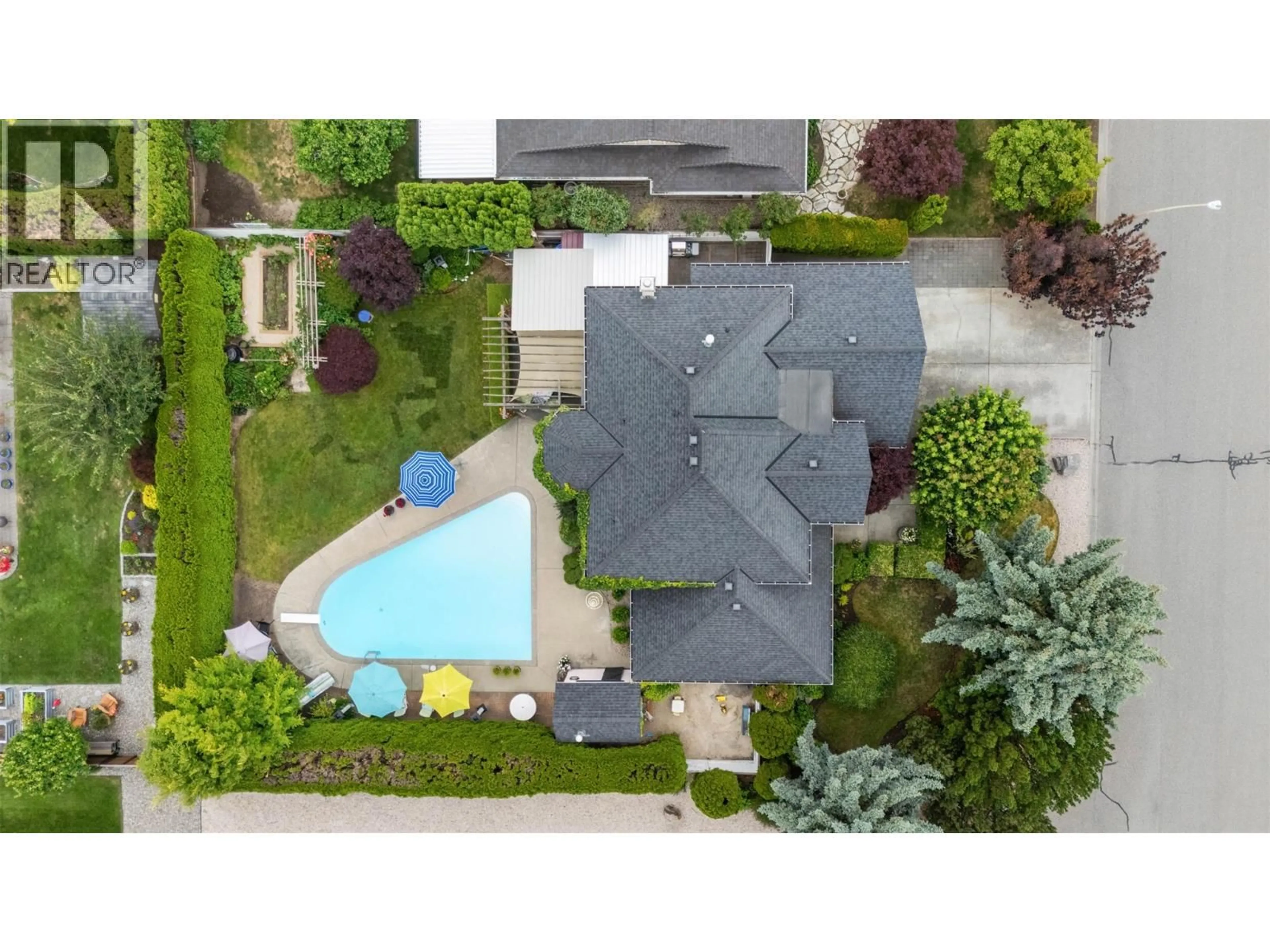 A pic from outside/outdoor area/front of a property/back of a property/a pic from drone, street for 1045 CAMERON AVENUE, Kelowna British Columbia V1Y8V4