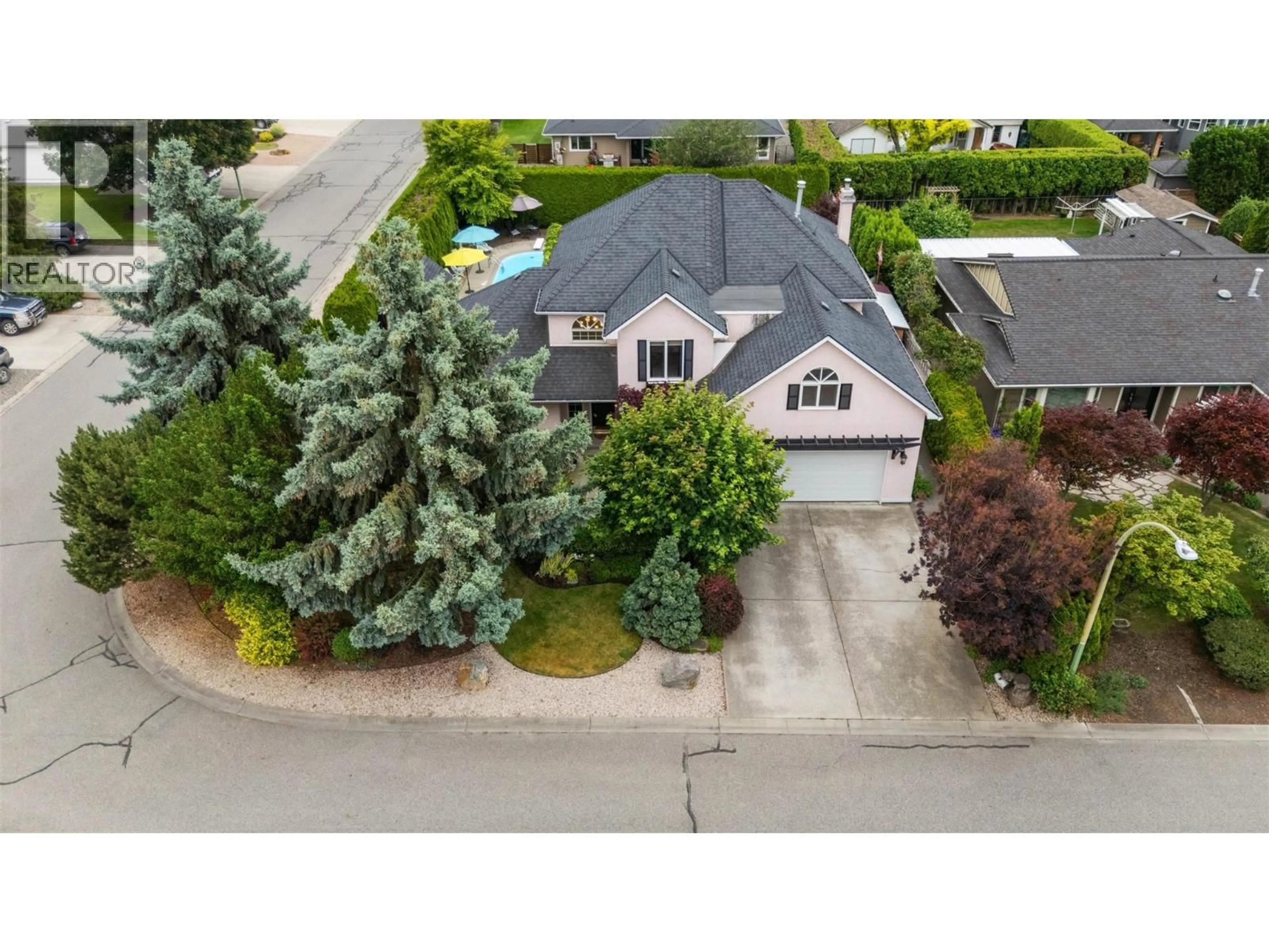 A pic from outside/outdoor area/front of a property/back of a property/a pic from drone, street for 1045 CAMERON AVENUE, Kelowna British Columbia V1Y8V4