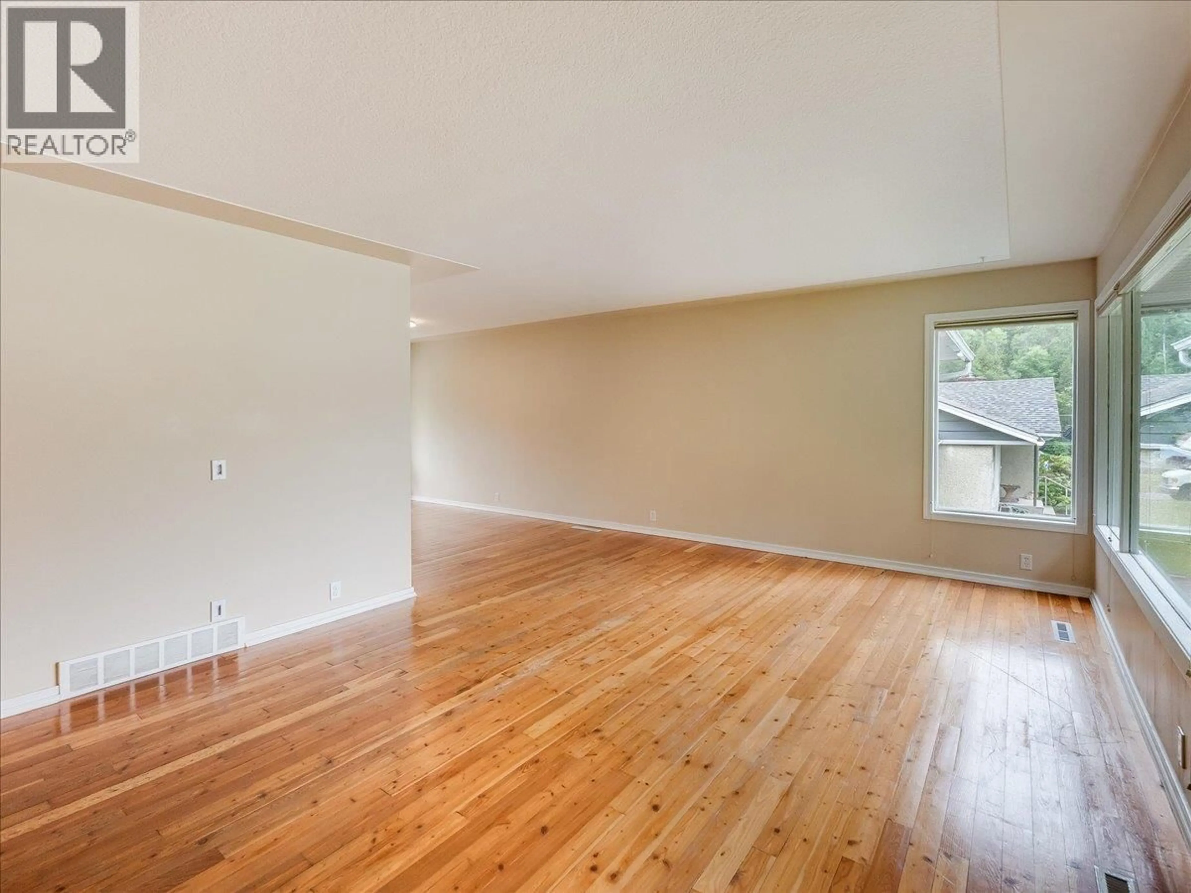 A pic of a room for 806 10TH STREET, Castlegar British Columbia V1N2H8
