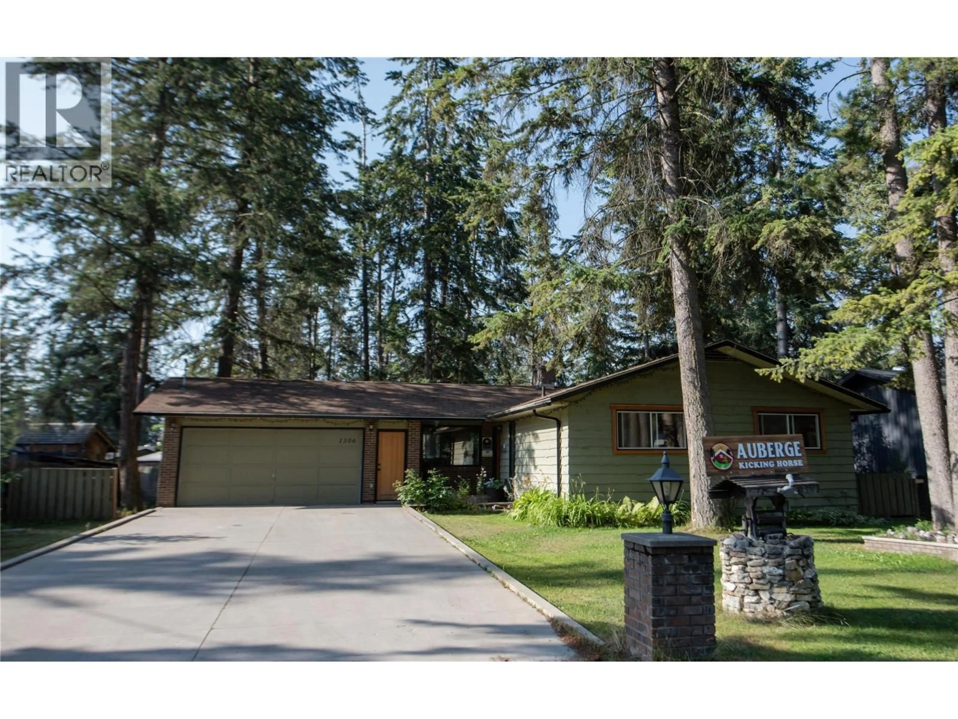 Home with vinyl exterior material, street for 1306 SELKIRK DRIVE, Golden British Columbia V0A1H6