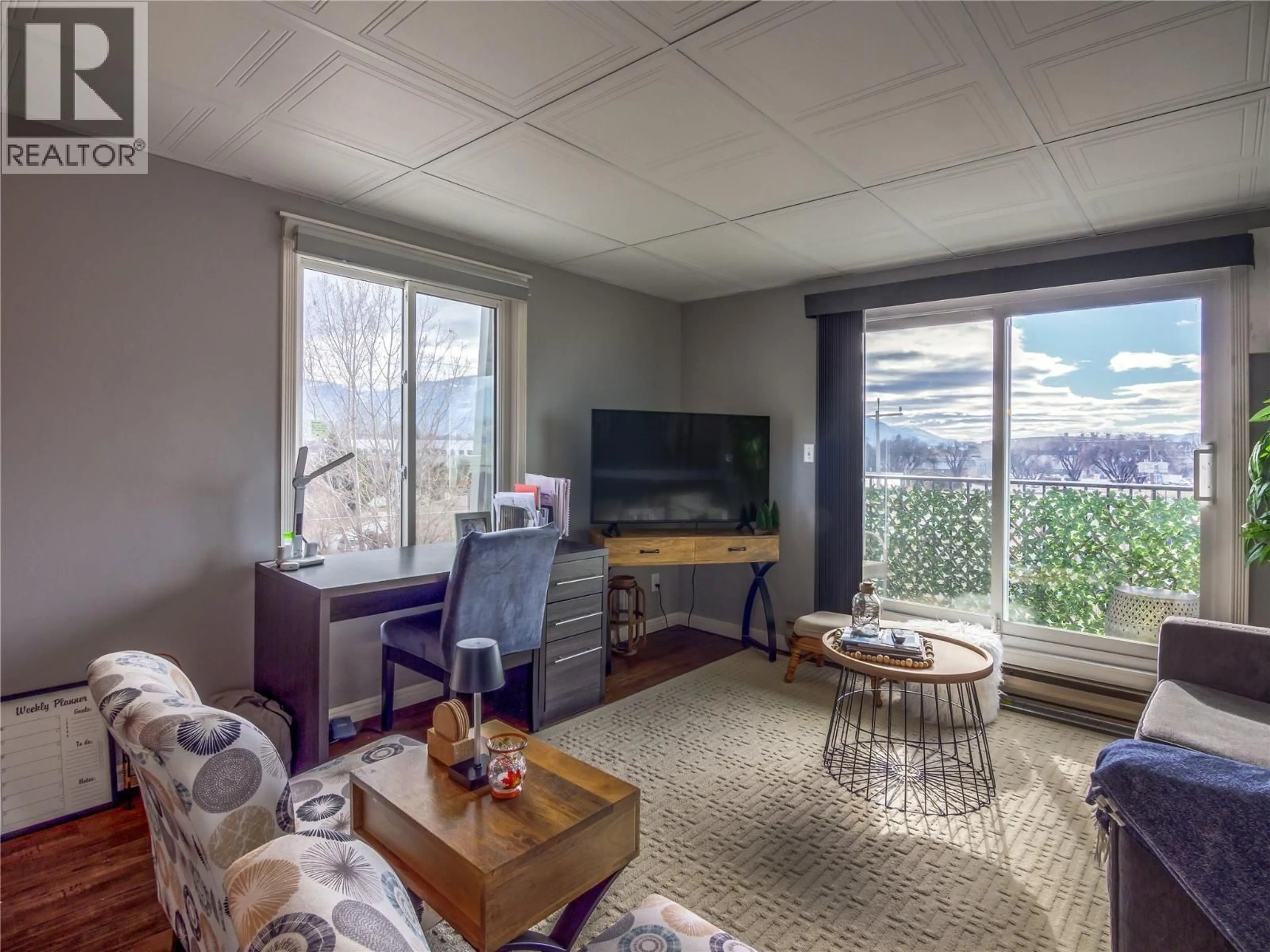 Living room with furniture, unknown for 301 - 922 DYNES AVENUE, Penticton British Columbia V2A7X7