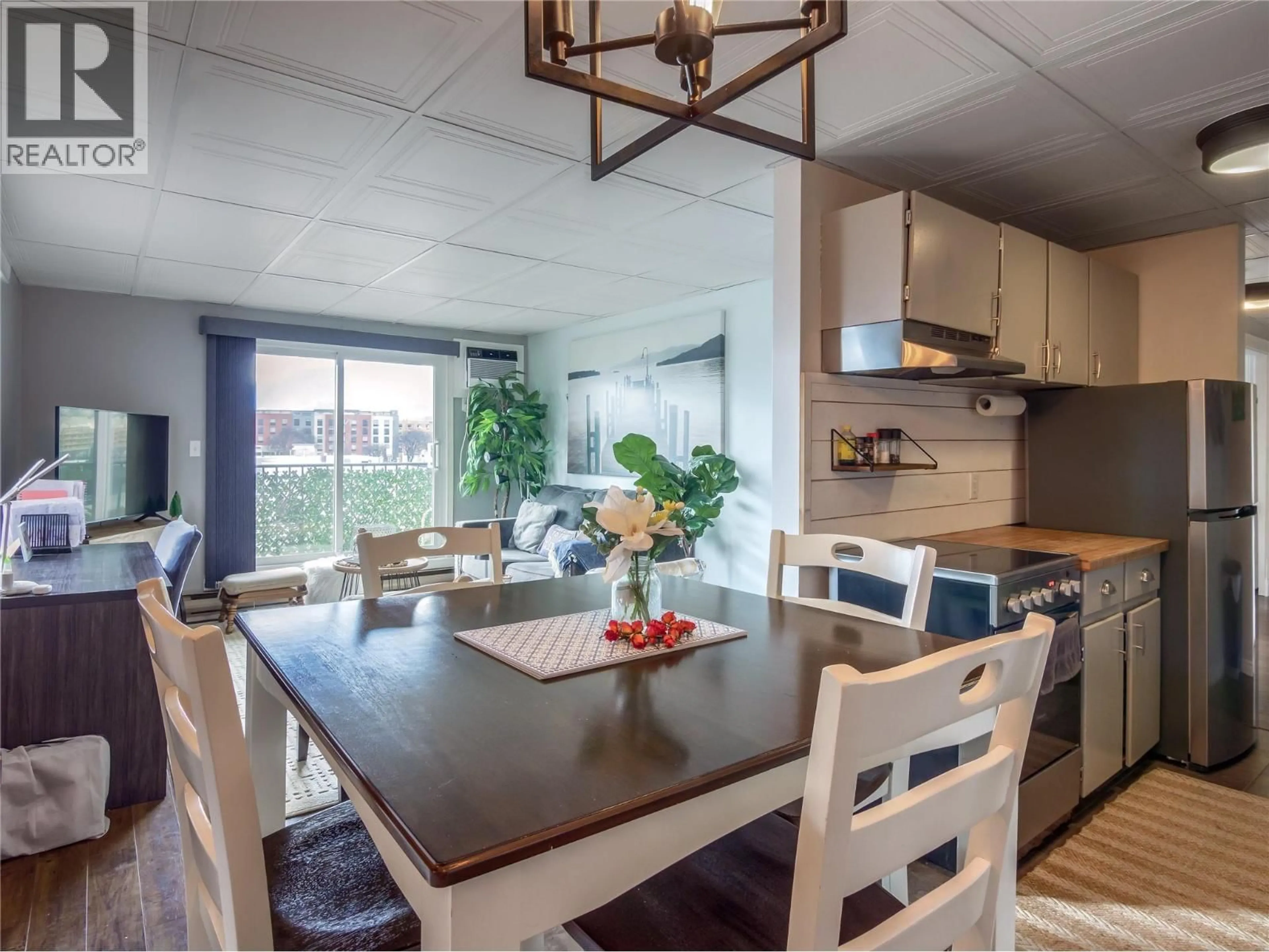 Open concept kitchen, unknown for 301 - 922 DYNES AVENUE, Penticton British Columbia V2A7X7