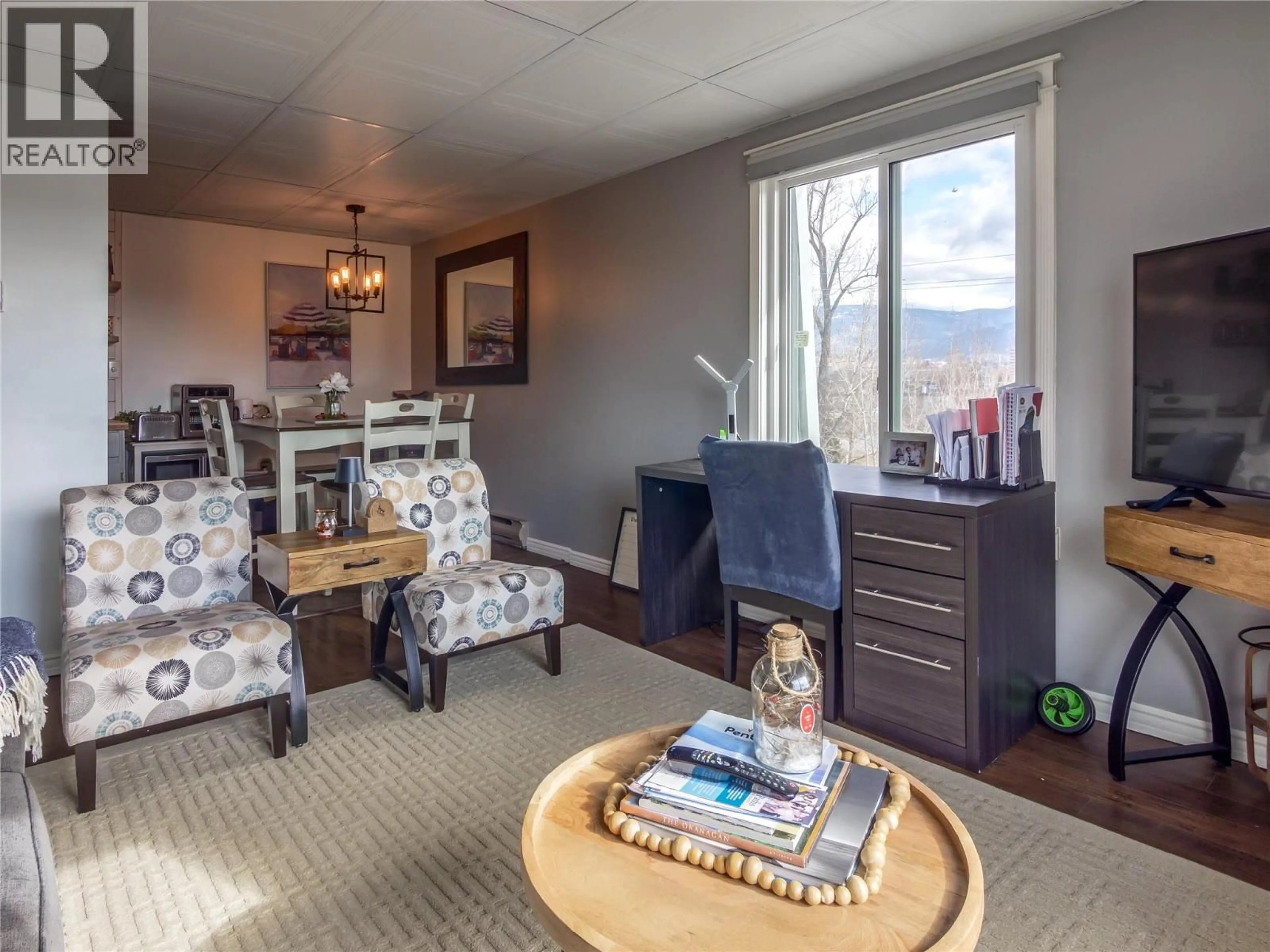 Living room with furniture, unknown for 301 - 922 DYNES AVENUE, Penticton British Columbia V2A7X7