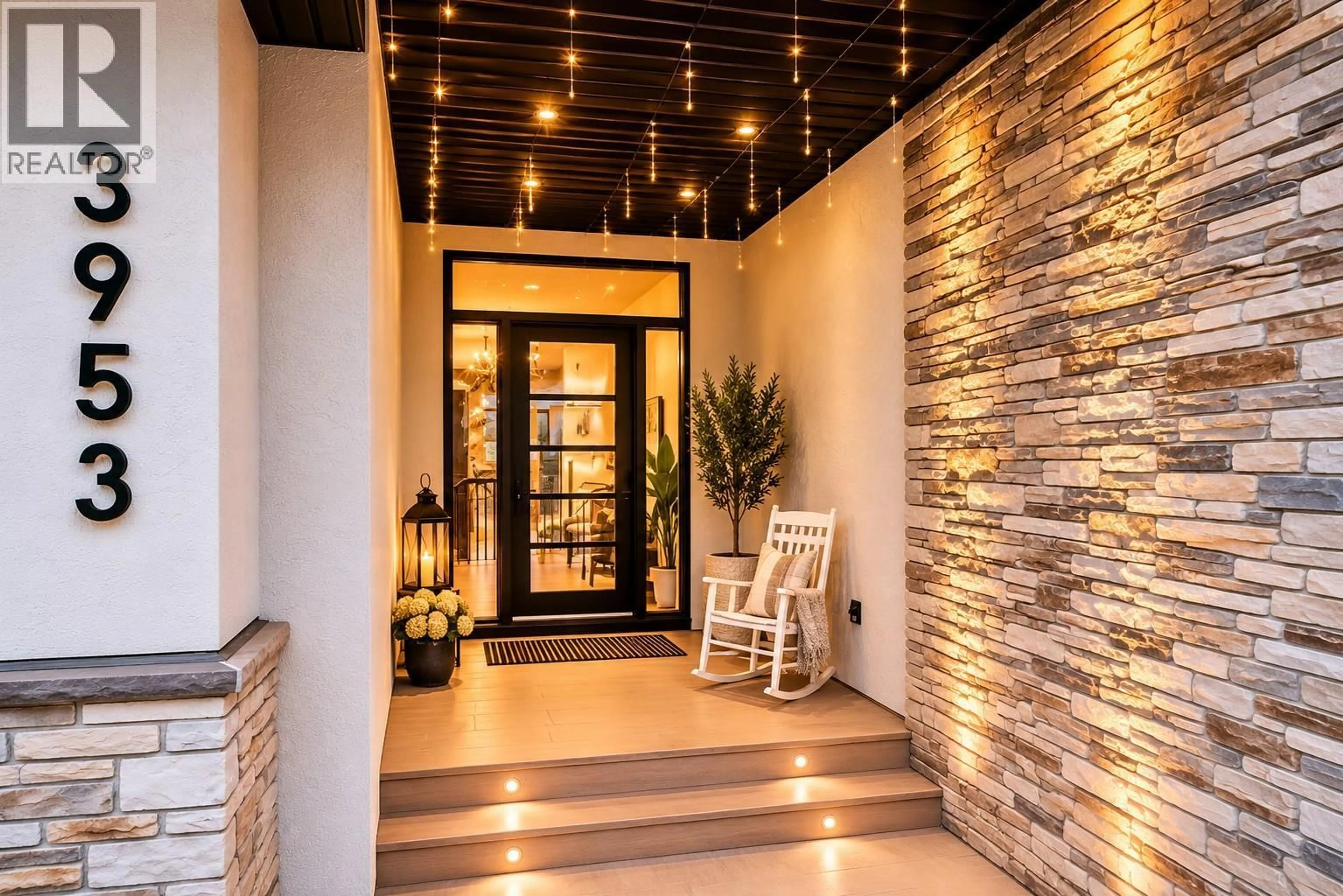 Indoor foyer for 3953 BEACHVIEW DRIVE, West Kelowna British Columbia V4T2K1