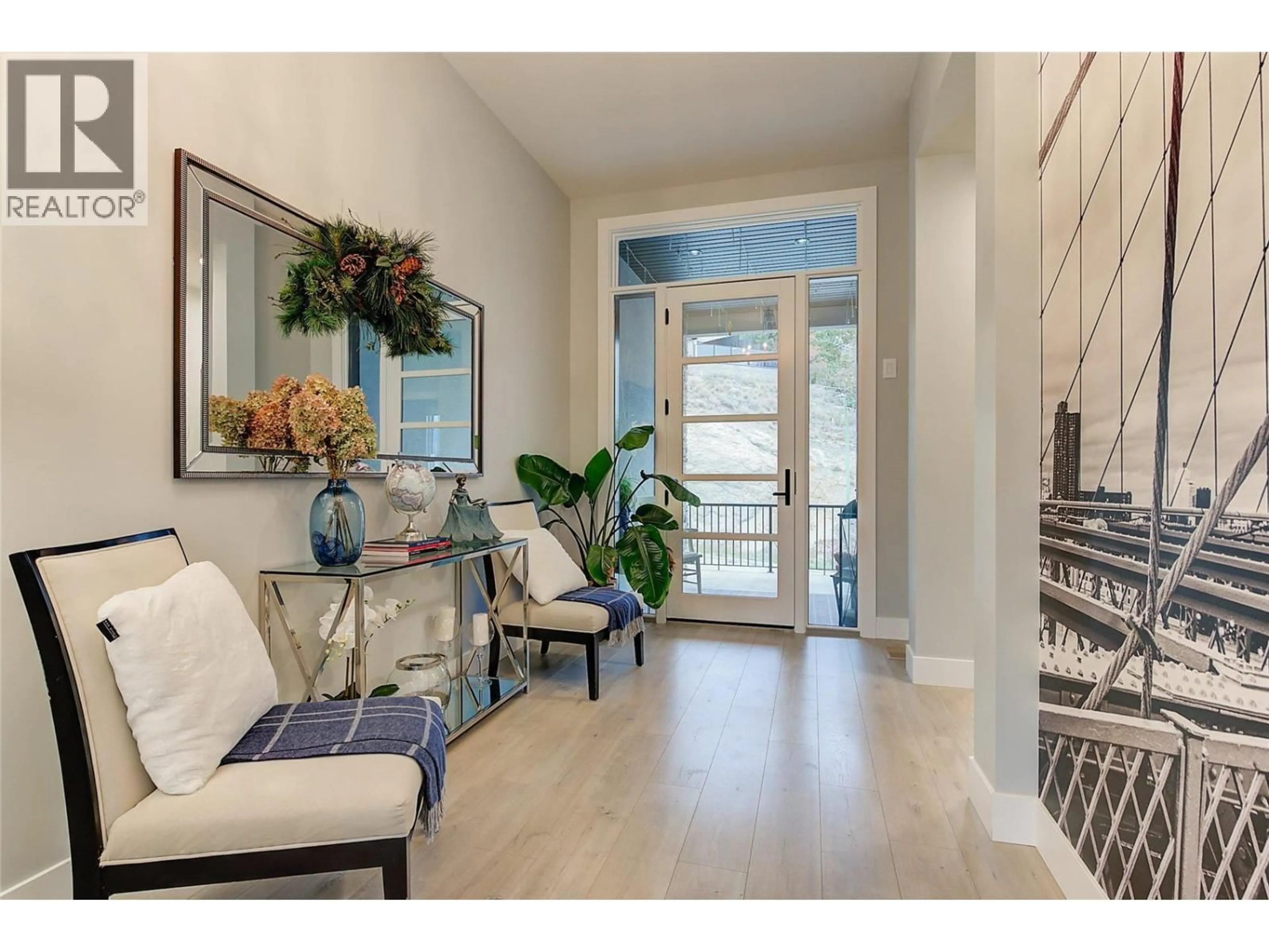 Indoor entryway for 3953 BEACHVIEW DRIVE, West Kelowna British Columbia V4T2K1