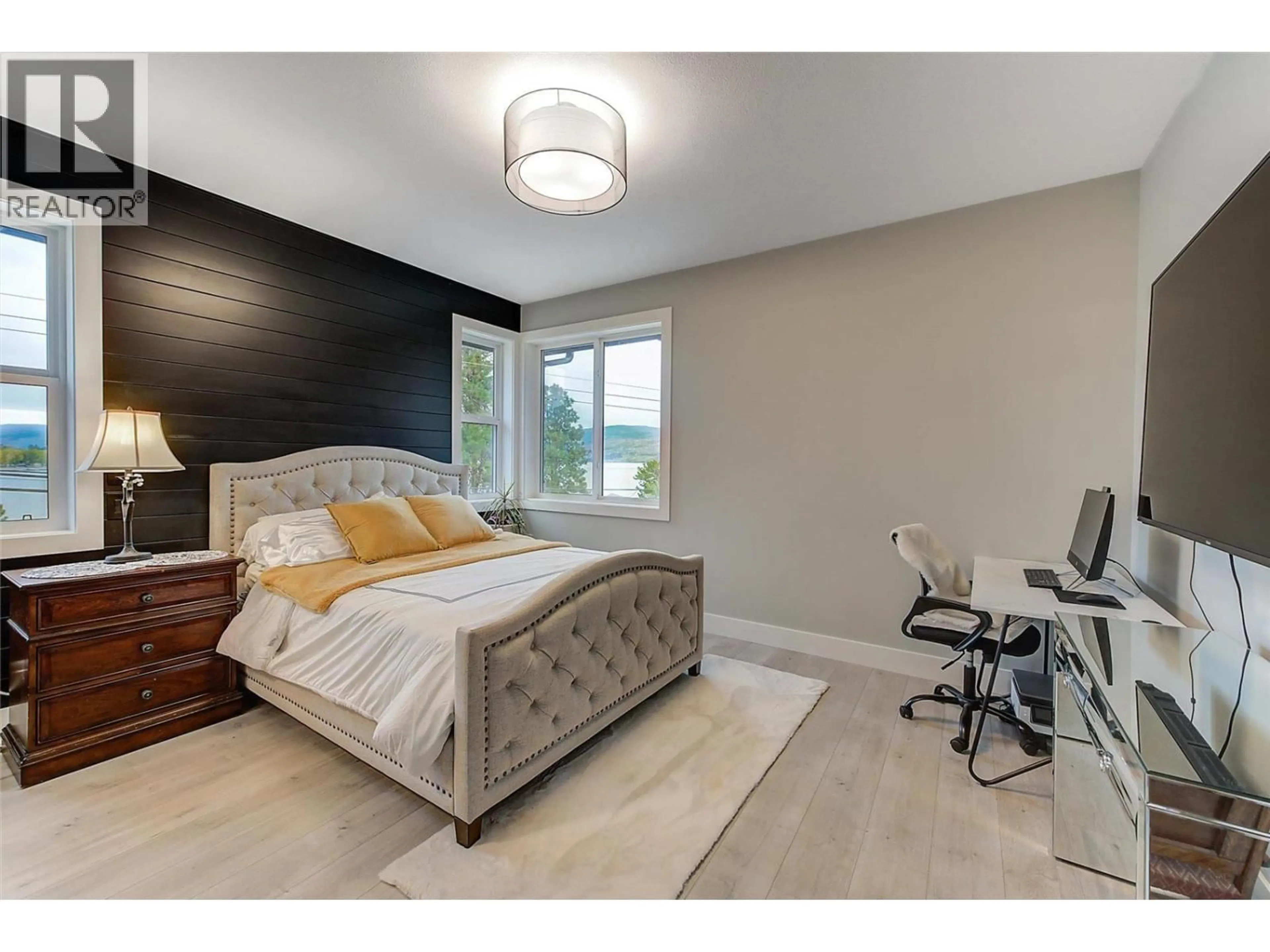 Bedroom with bed, unknown for 3953 BEACHVIEW DRIVE, West Kelowna British Columbia V4T2K1